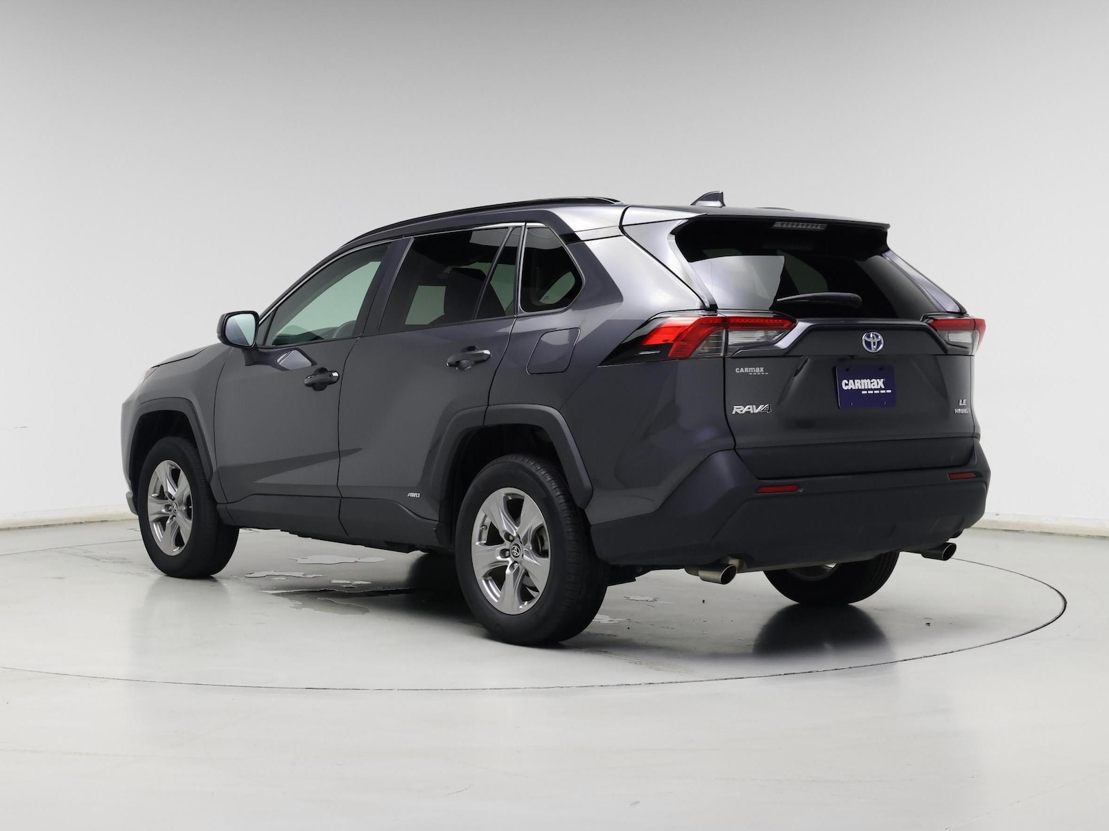 2024 Toyota RAV4 LE - Photo 3