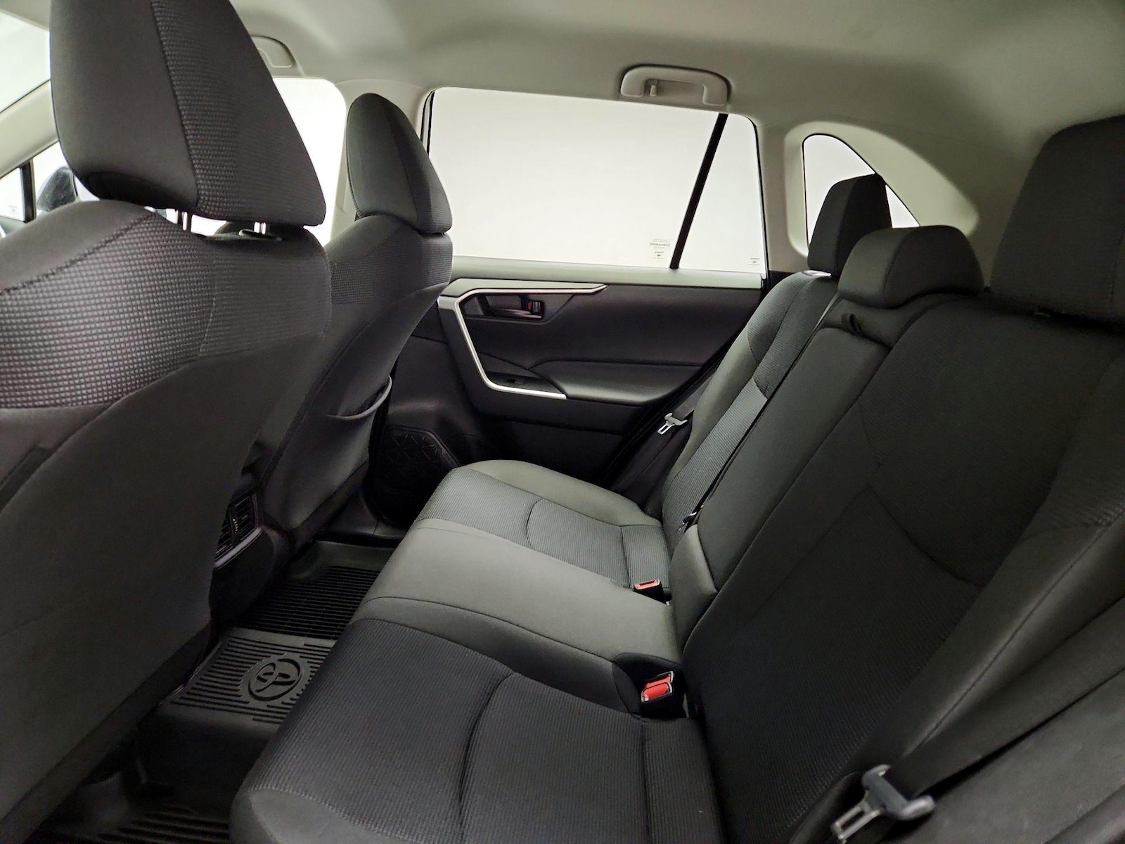 2024 Toyota RAV4 LE - Photo 20