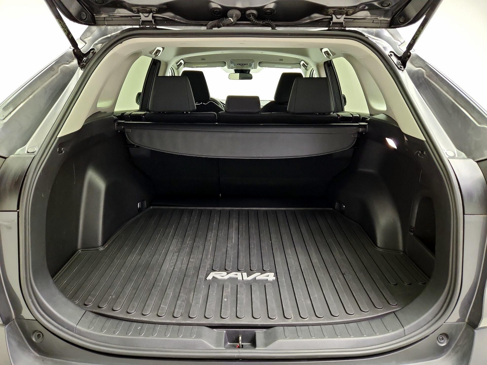 2024 Toyota RAV4 LE - Photo 21