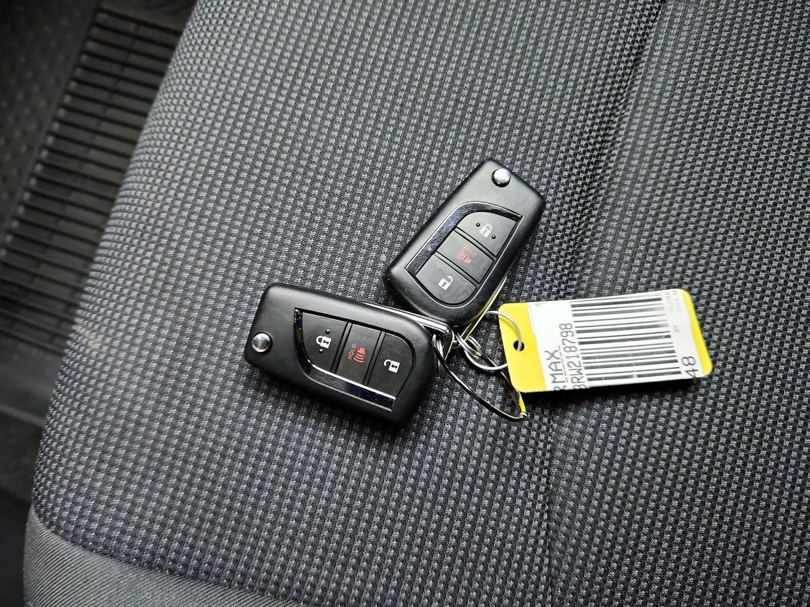 2024 Toyota RAV4 LE - Photo 23