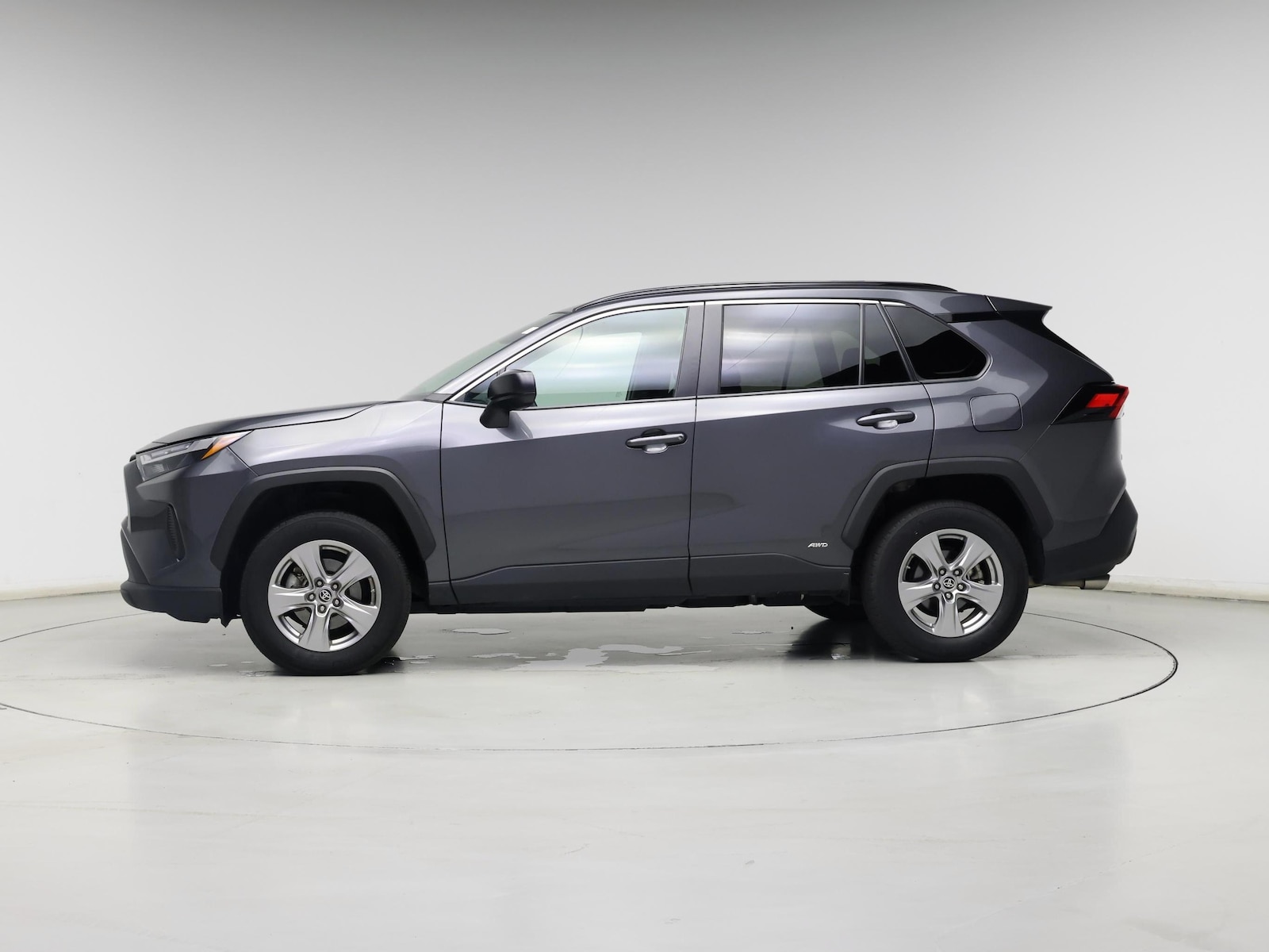 2024 Toyota RAV4 LE - Photo 4
