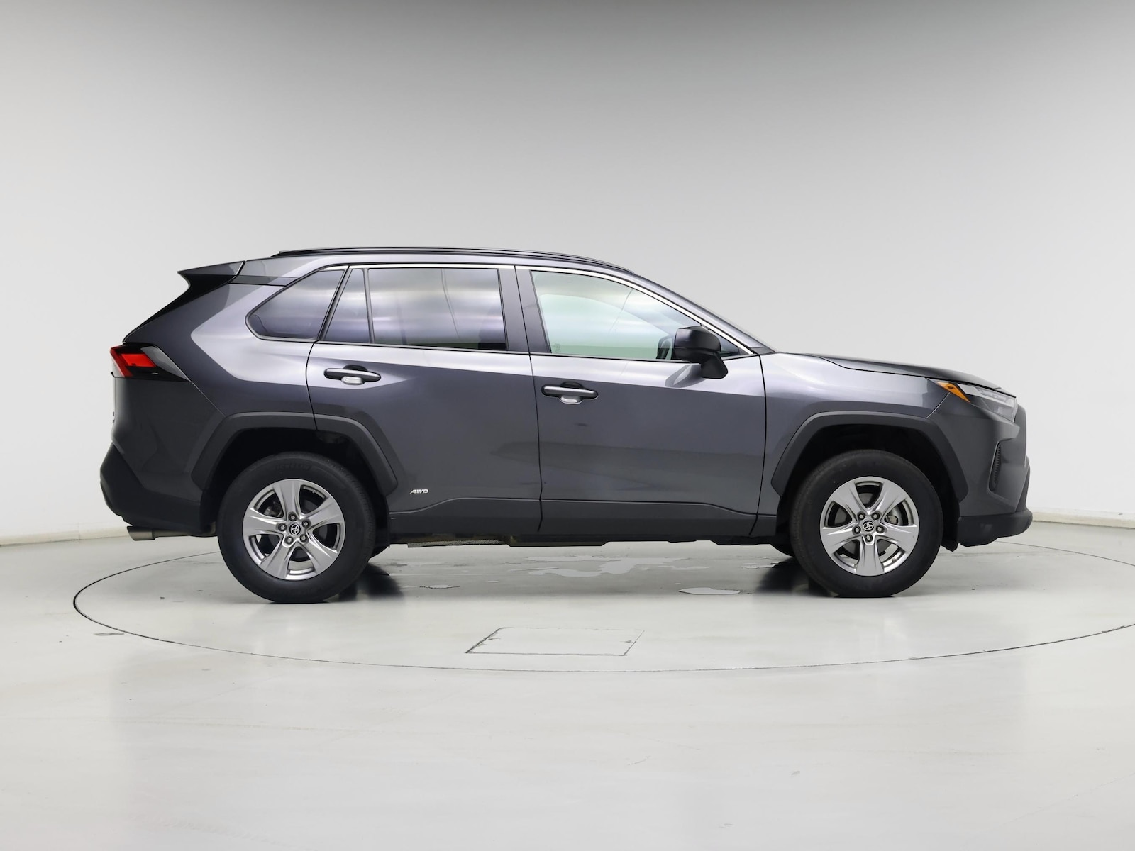 2024 Toyota RAV4 LE - Photo 8