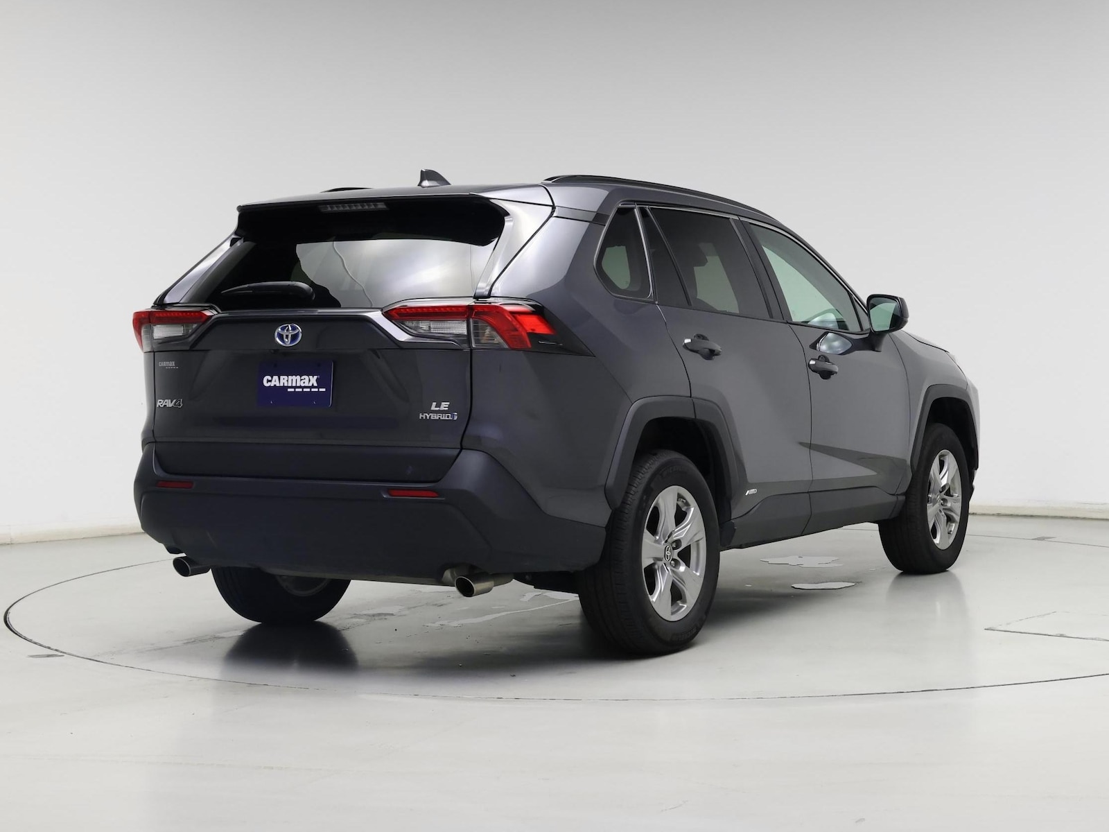 2024 Toyota RAV4 LE - Photo 9