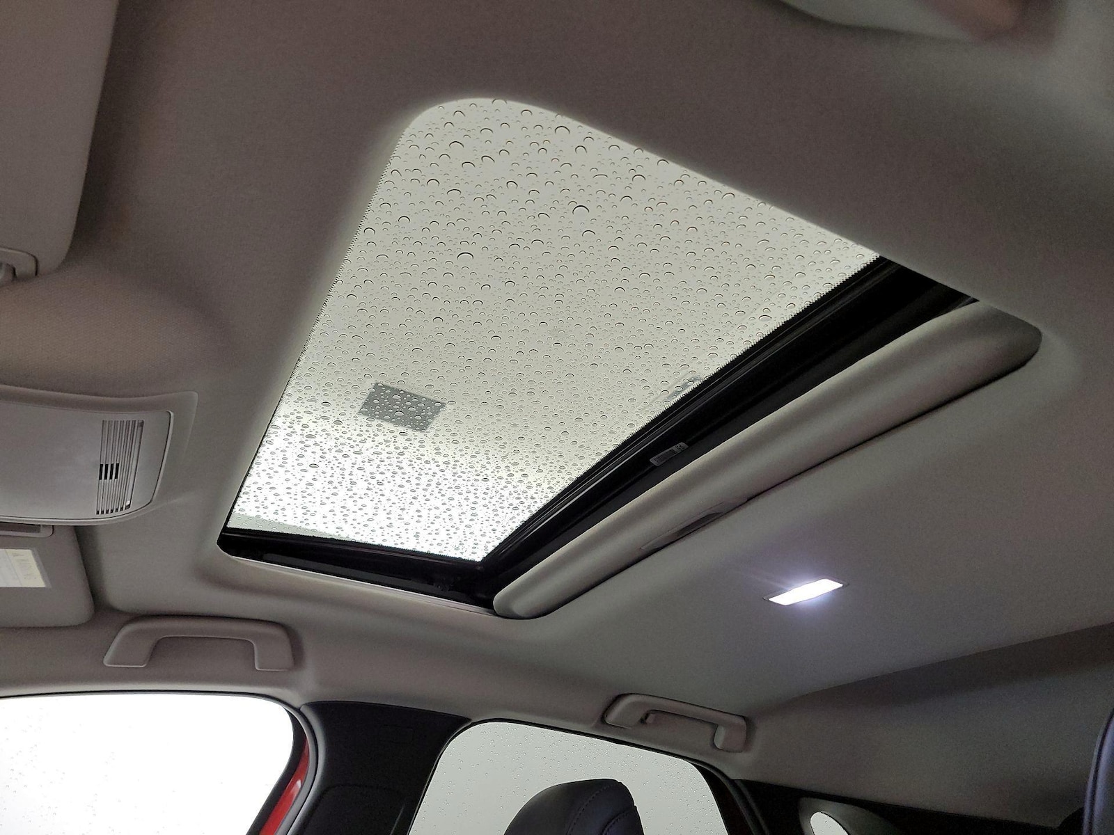Sunroof(s) & Overhead Airbags