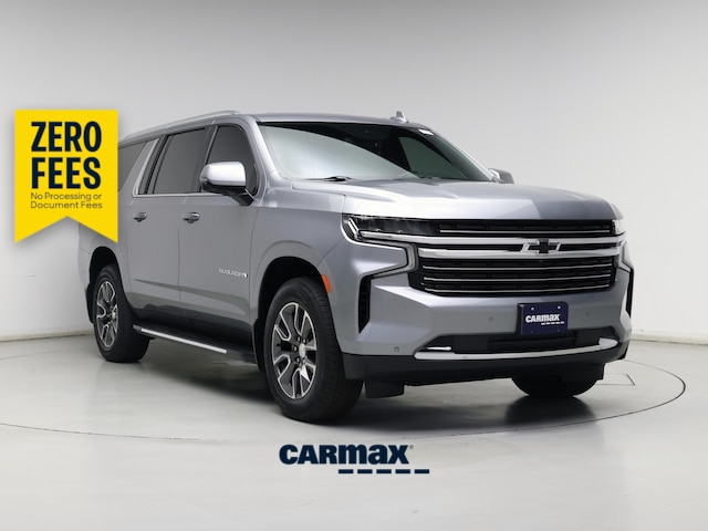 Silver 2023 Chevrolet Suburban SUV / Crossover Four-Wheel Drive Automatic