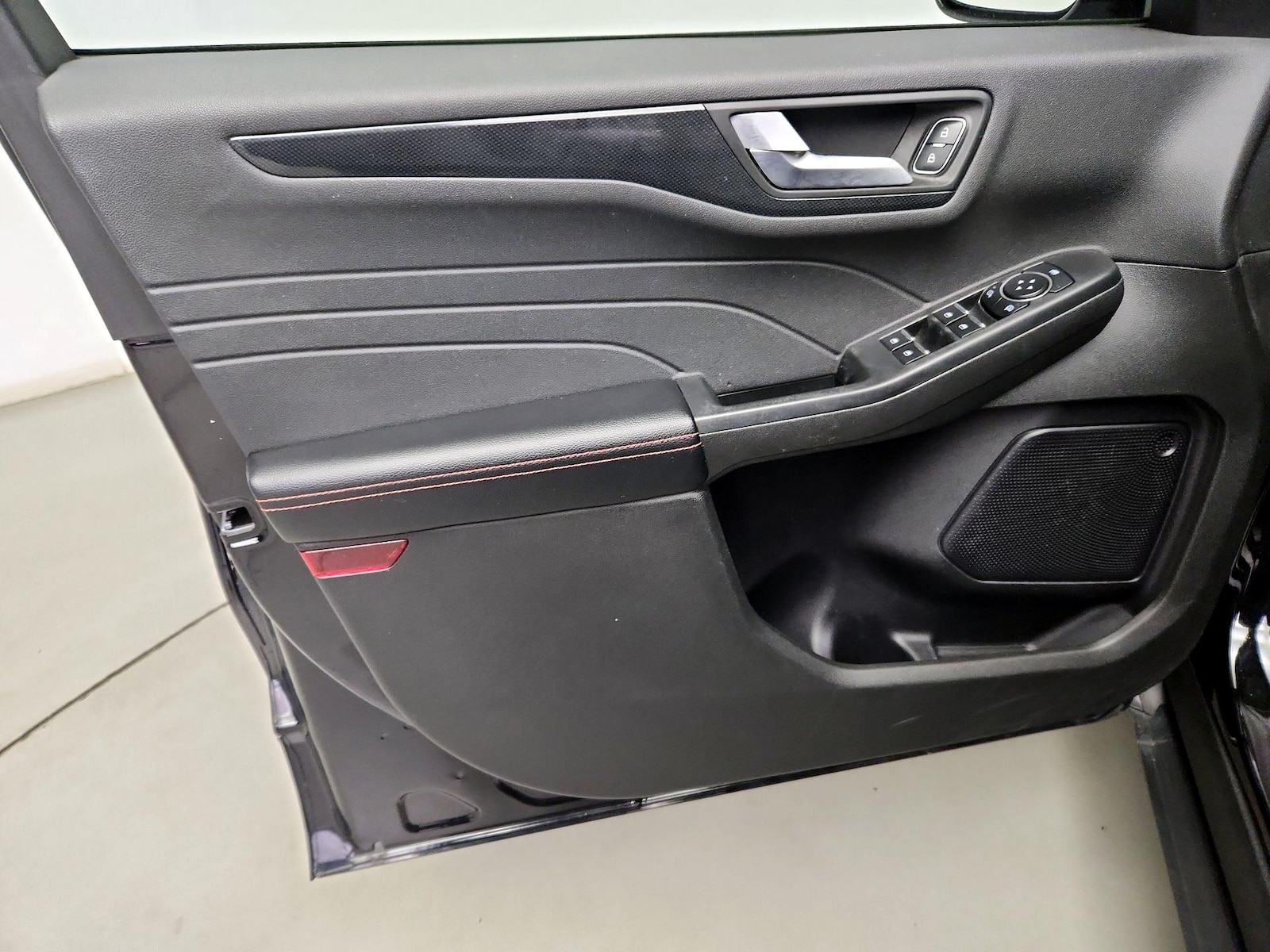 2024 Ford Escape ST-Line - Photo 13