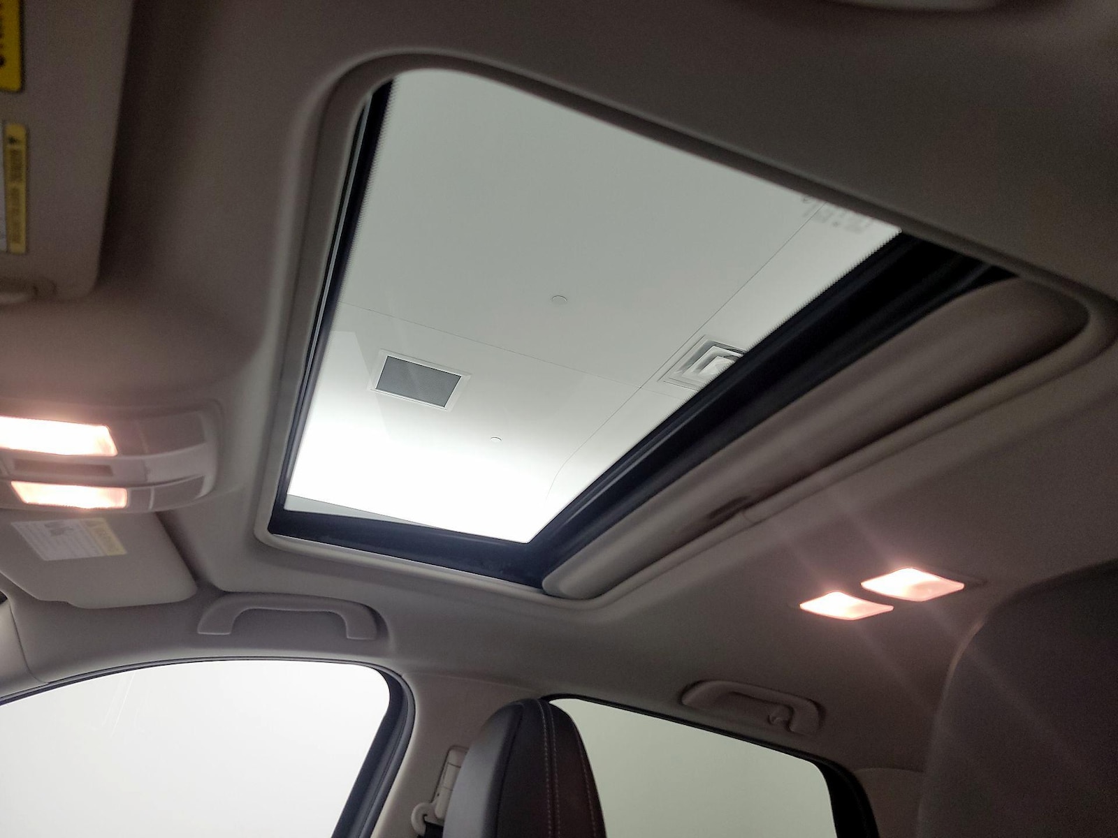 Sunroof(s) & Overhead Airbags