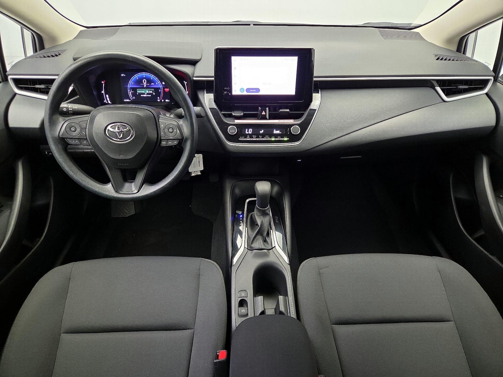 2026 Toyota Corolla LE - Photo 10