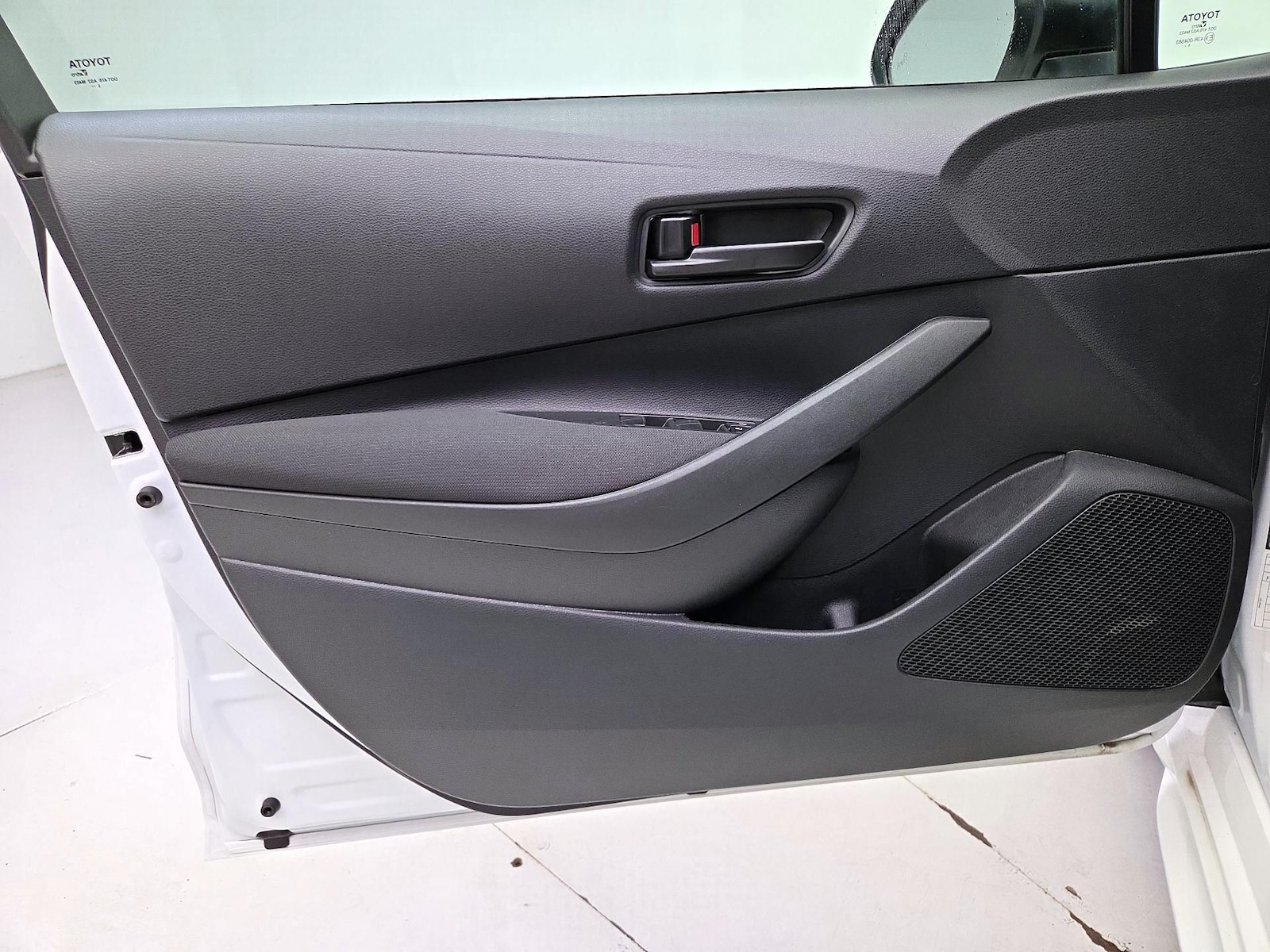 2026 Toyota Corolla LE - Photo 13