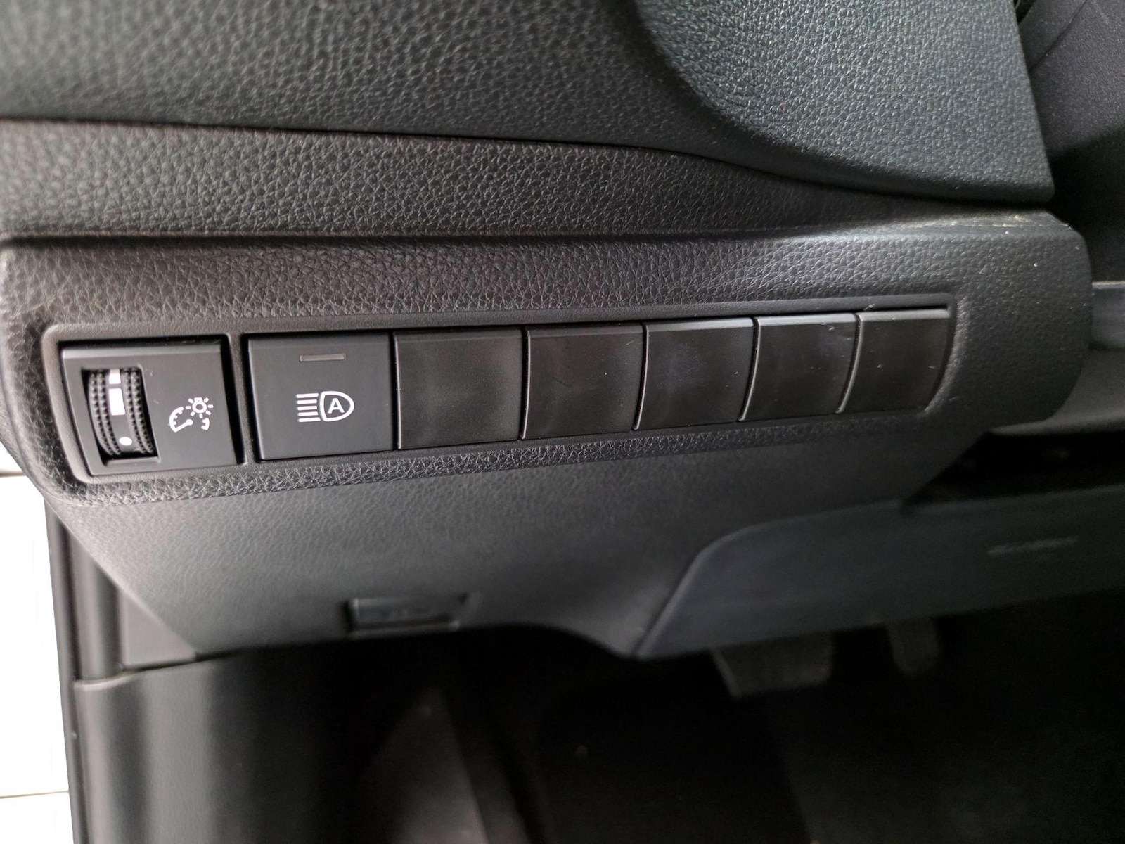 2026 Toyota Corolla LE - Photo 14