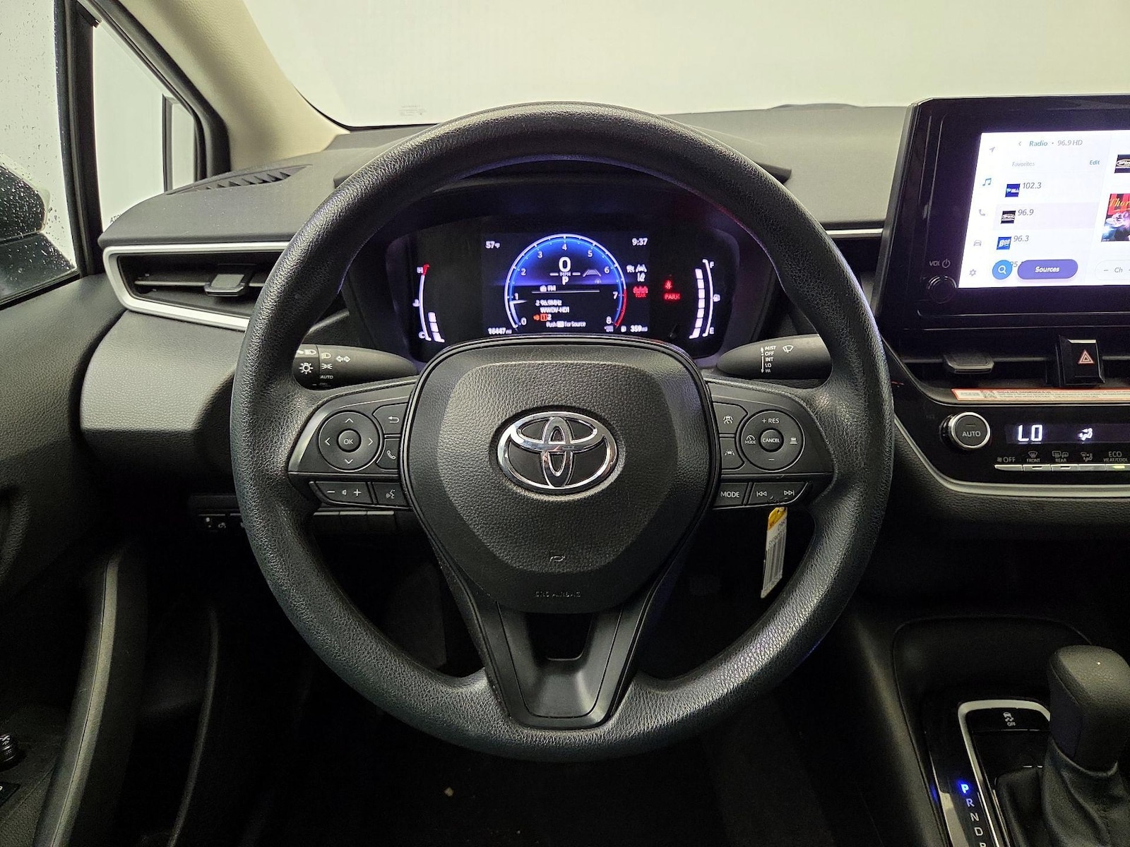 2026 Toyota Corolla LE - Photo 11
