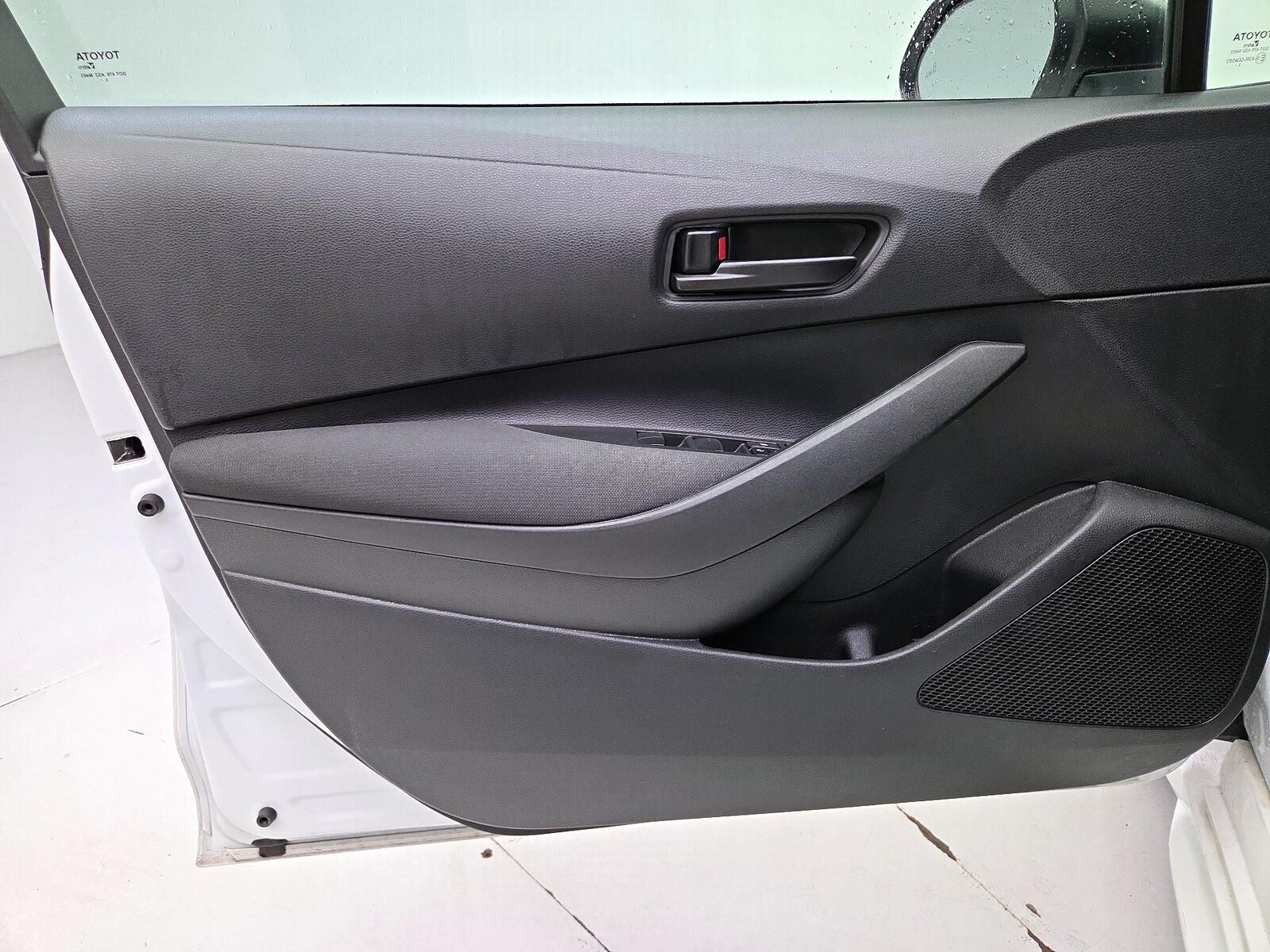 2026 Toyota Corolla LE - Photo 13
