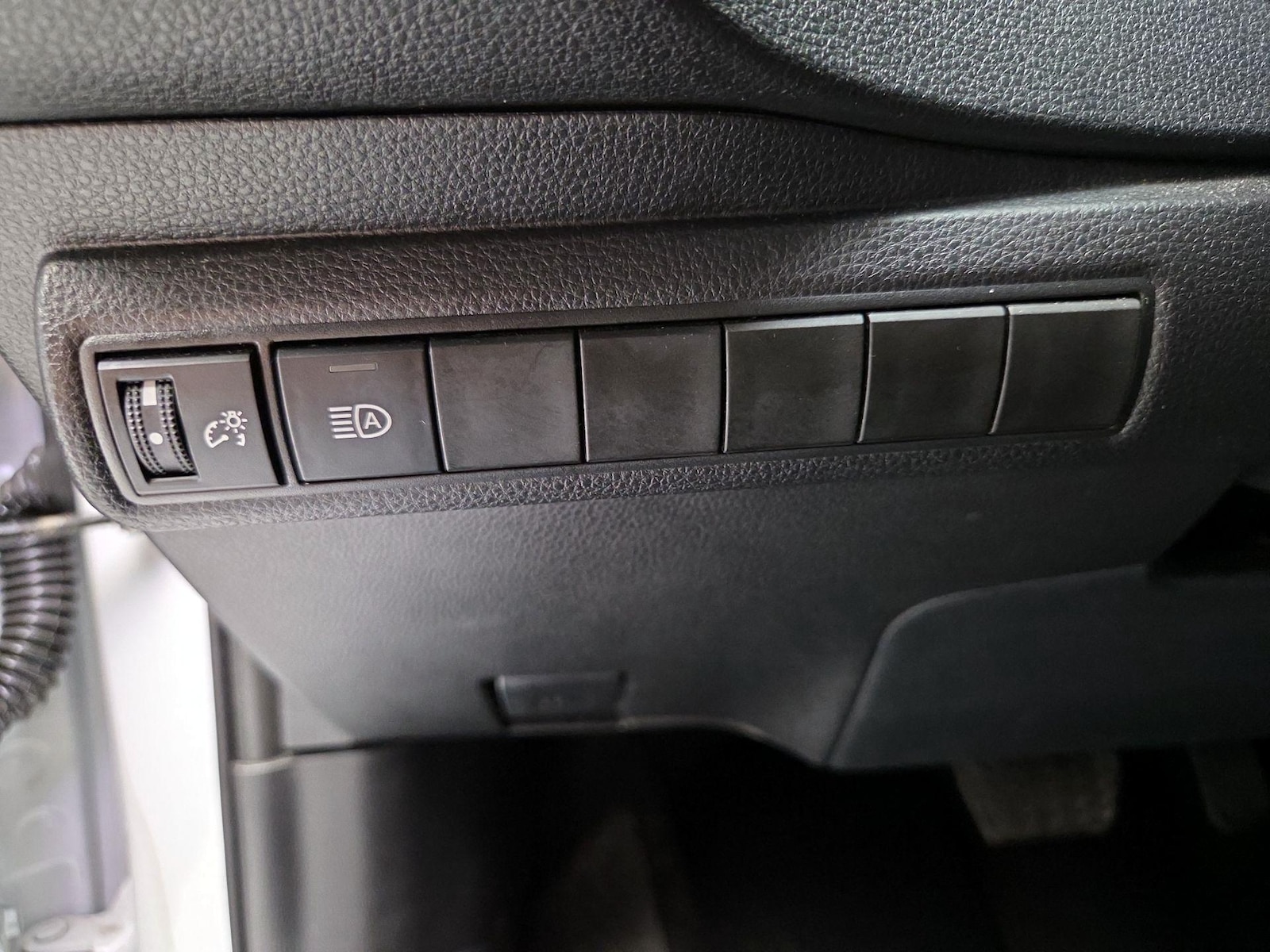 2026 Toyota Corolla LE - Photo 14