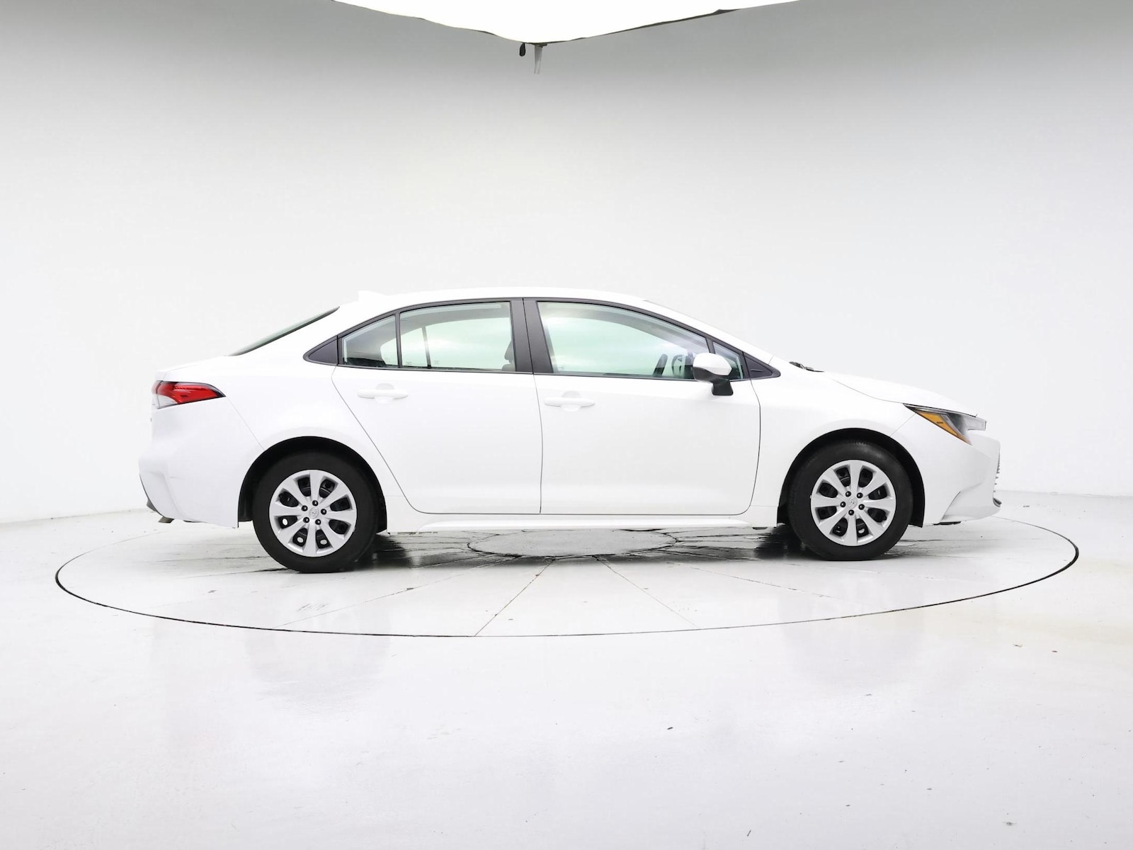 2026 Toyota Corolla LE - Photo 8