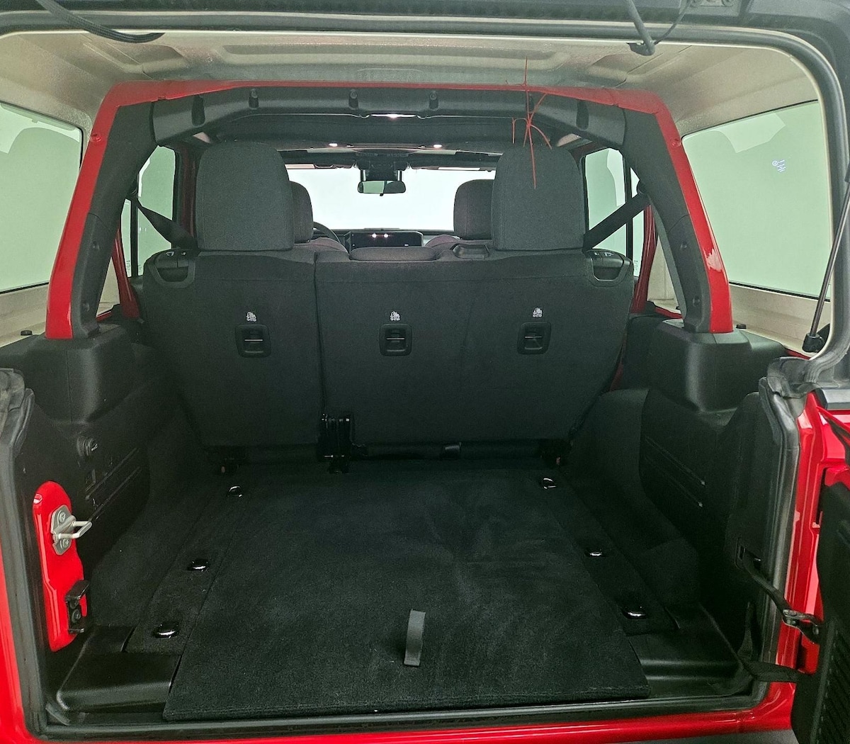 Trunk/Cargo (Seats Up)