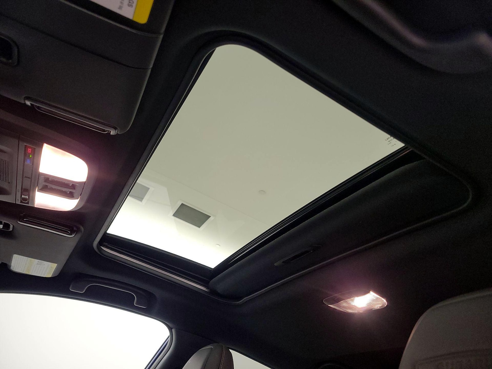 Sunroof(s) & Overhead Airbags