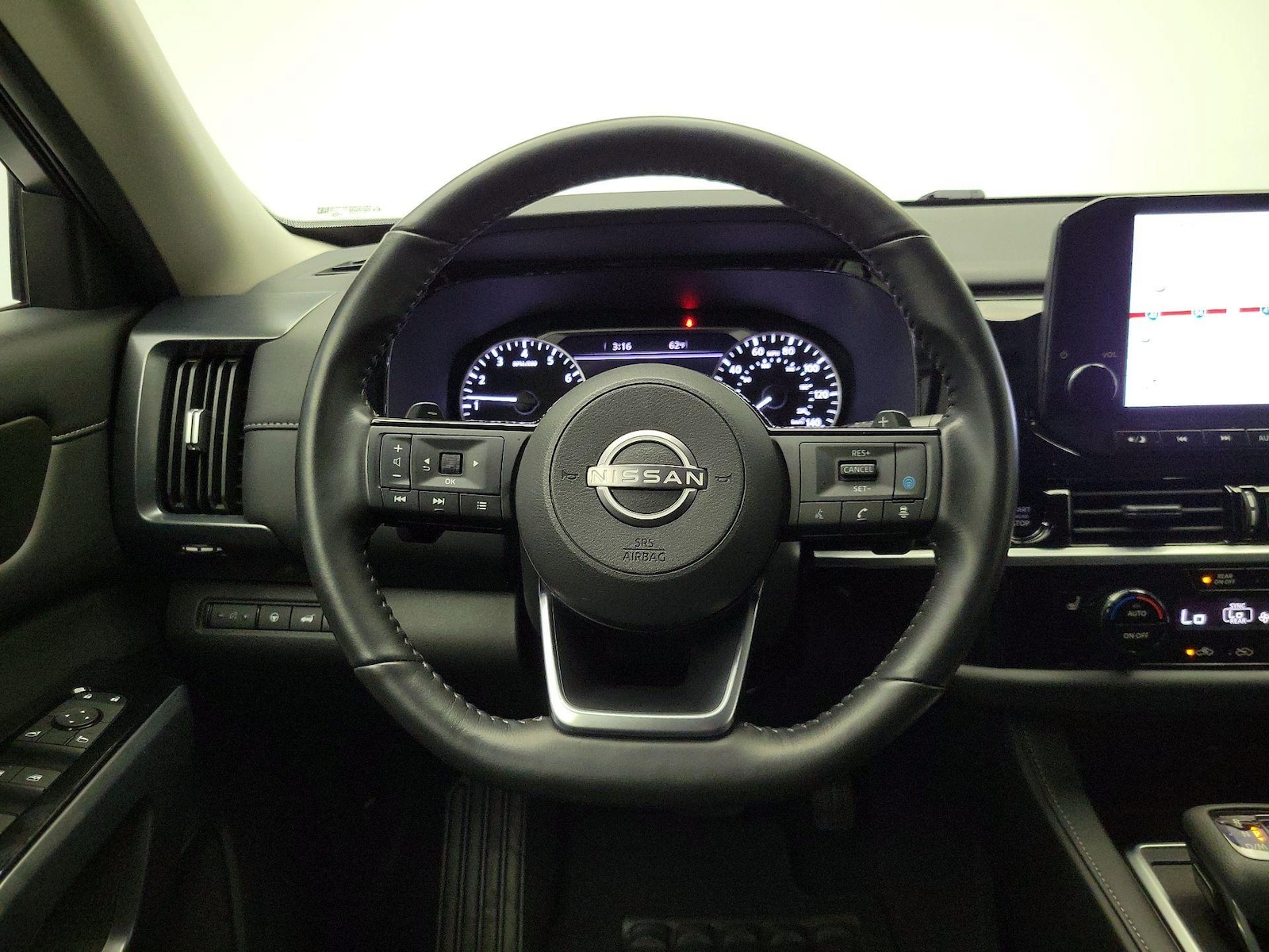 2025 Nissan Pathfinder SL - Photo 11