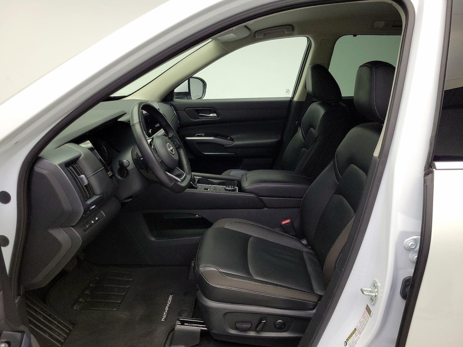 2025 Nissan Pathfinder SL - Photo 12