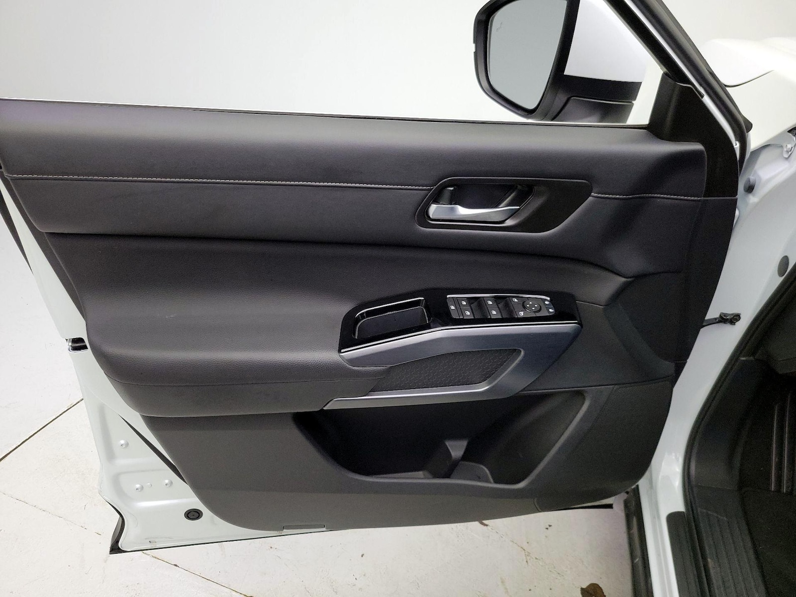 2025 Nissan Pathfinder SL - Photo 13