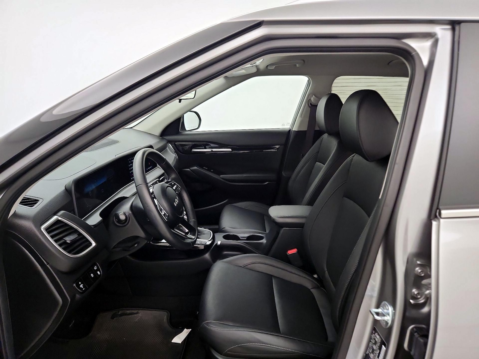 2025 Kia Seltos EX - Photo 12