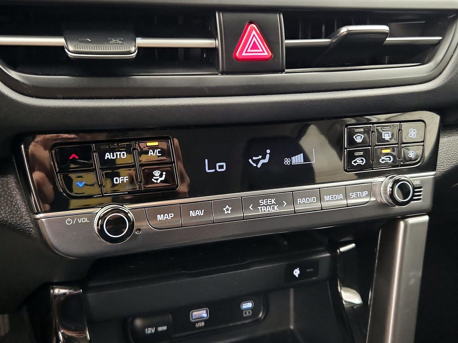 2025 Kia Seltos EX - Photo 17