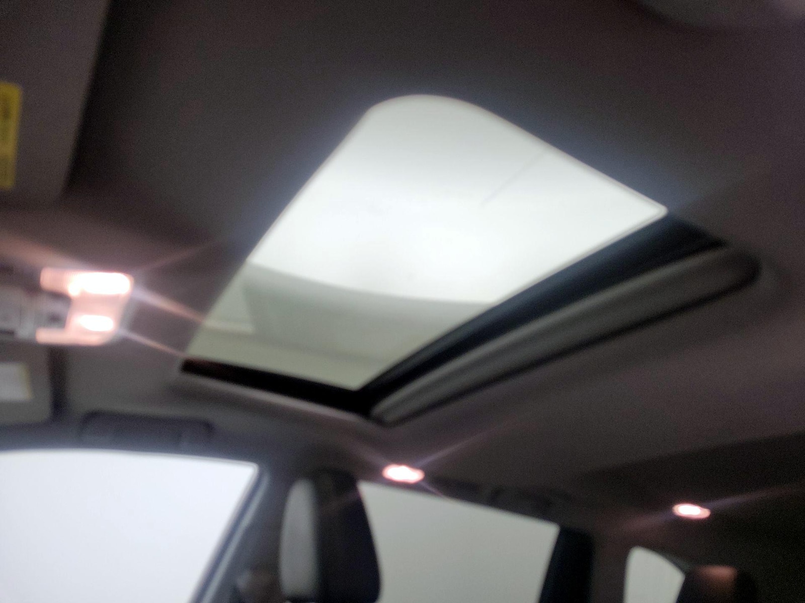 Sunroof(s) & Overhead Airbags