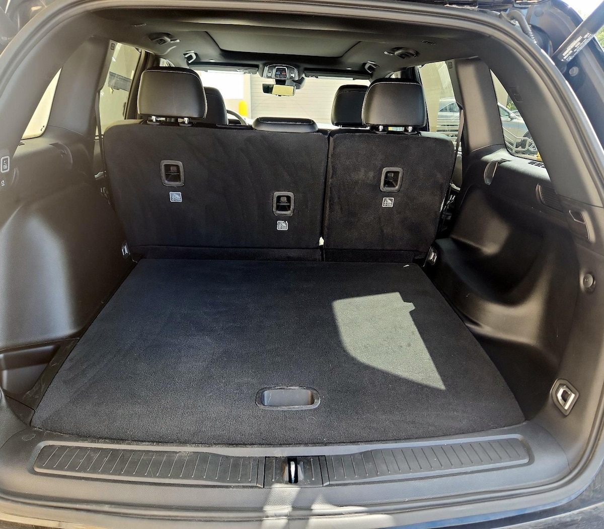Trunk/Cargo (Seats Up)