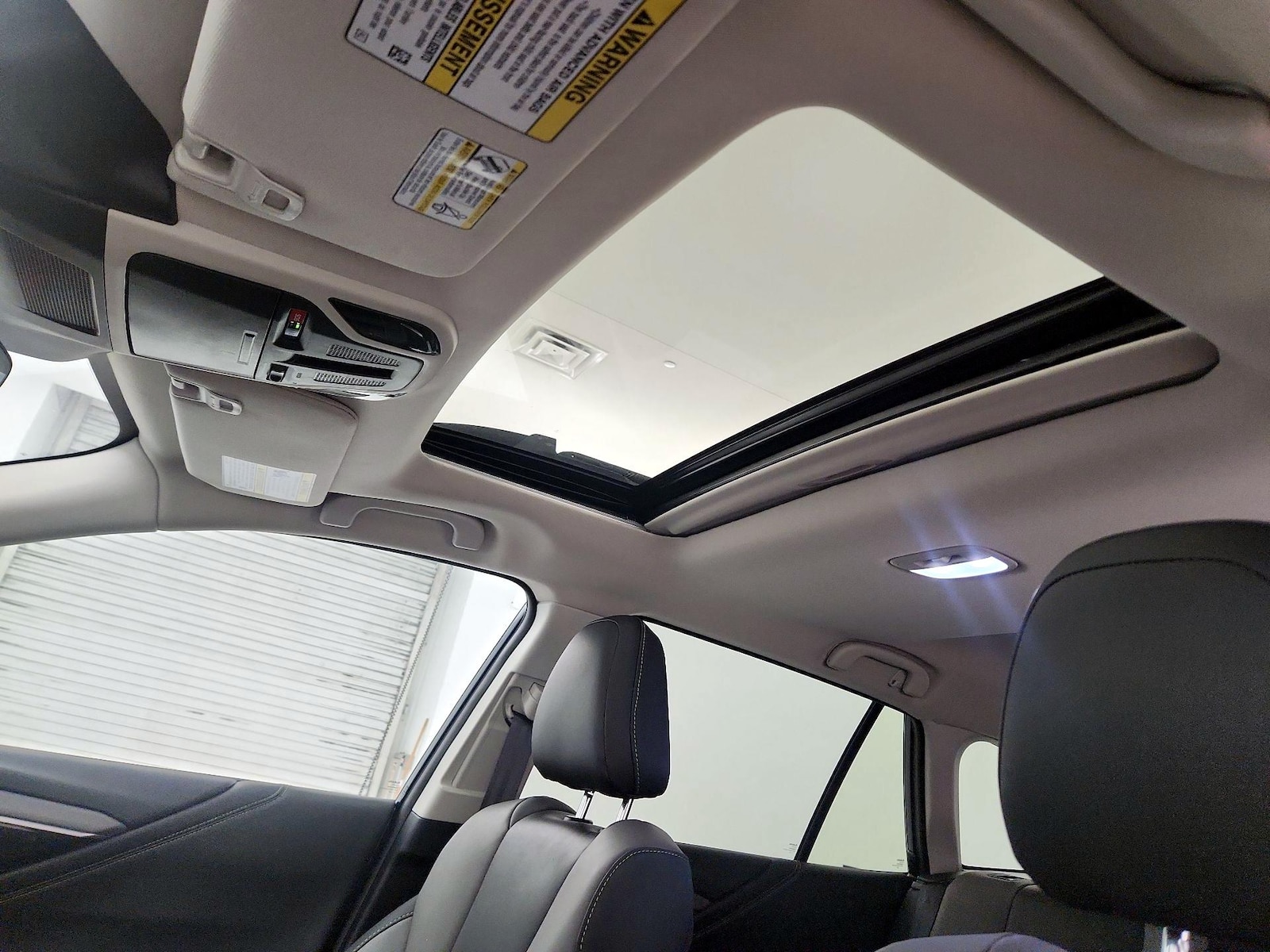 Sunroof(s) & Overhead Airbags