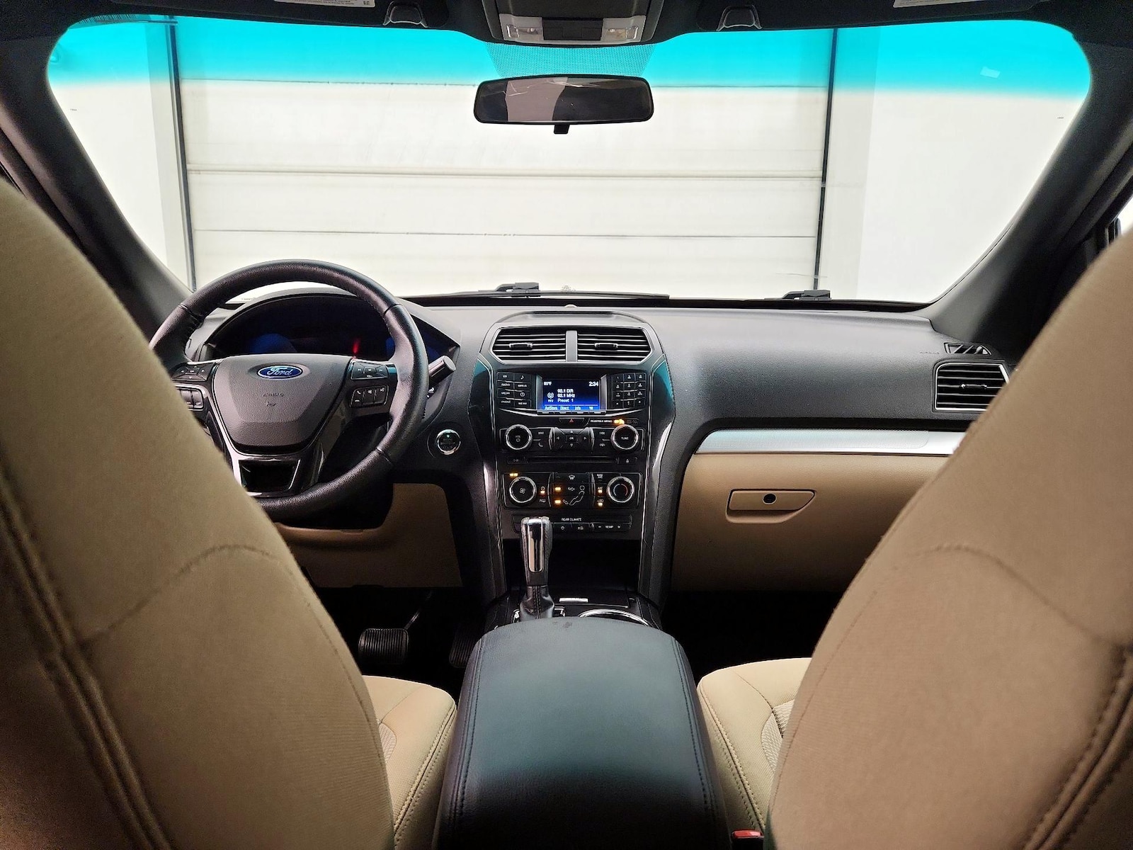 2017 Ford Explorer XLT - Photo 10