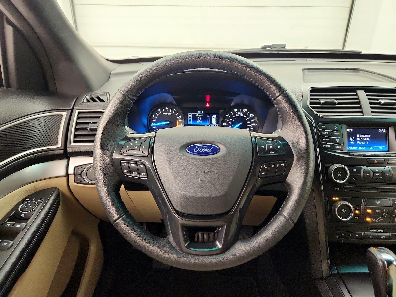 2017 Ford Explorer XLT - Photo 11