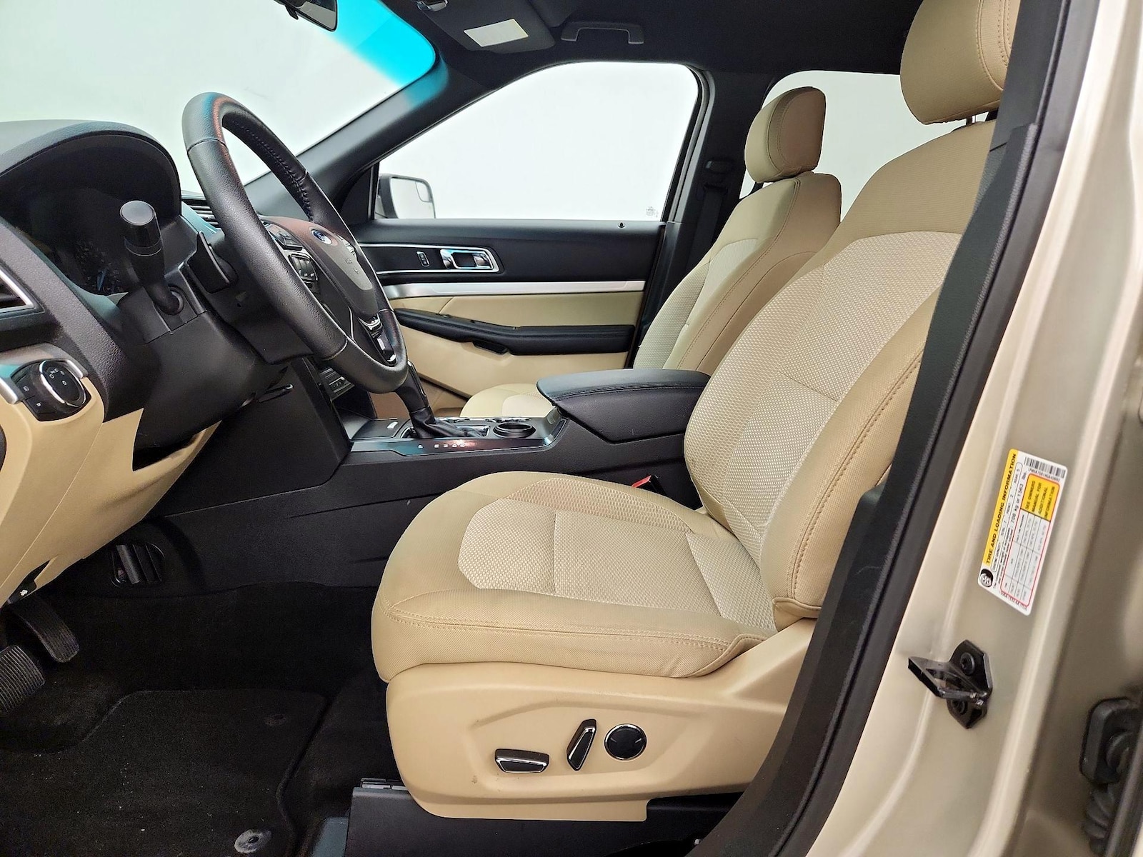 2017 Ford Explorer XLT - Photo 12