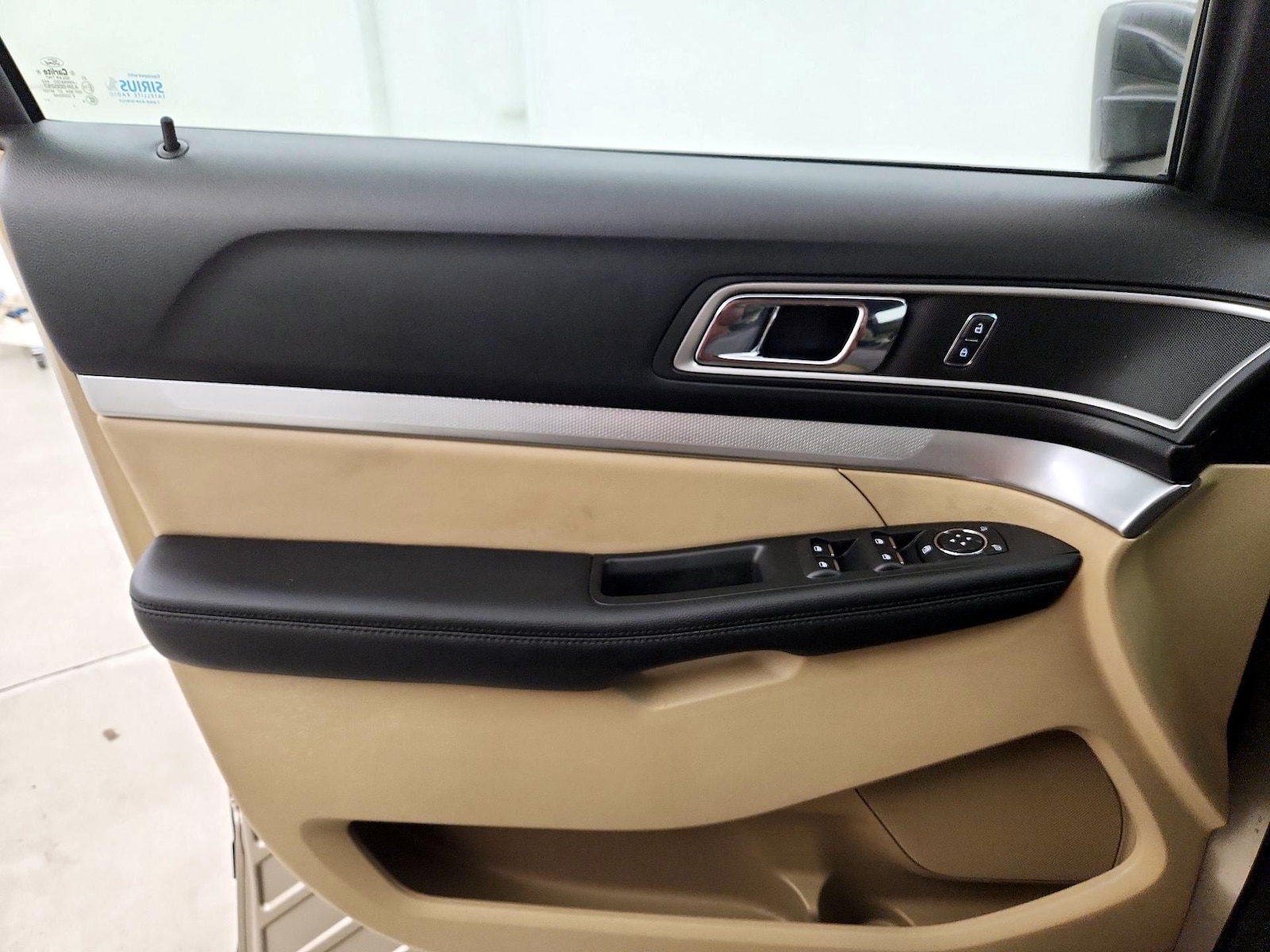 2017 Ford Explorer XLT - Photo 13