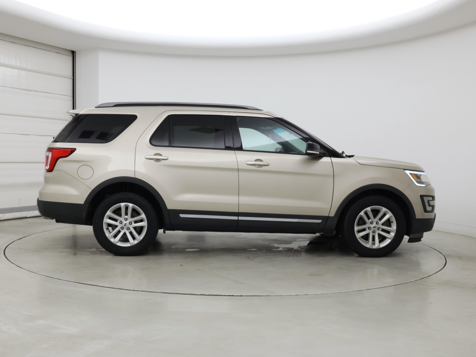 2017 Ford Explorer XLT - Photo 8