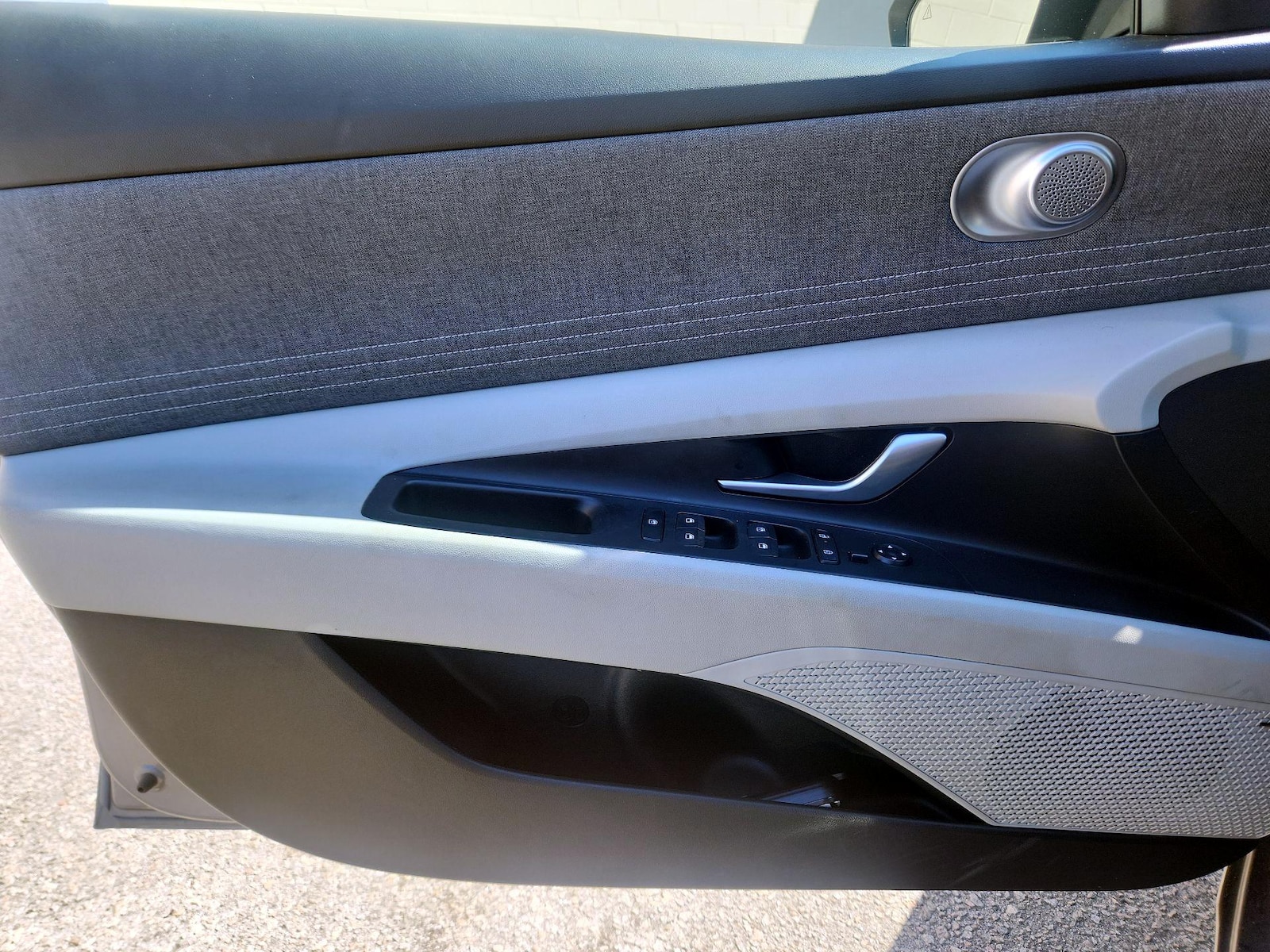 2025 Hyundai Elantra Limited - Photo 13