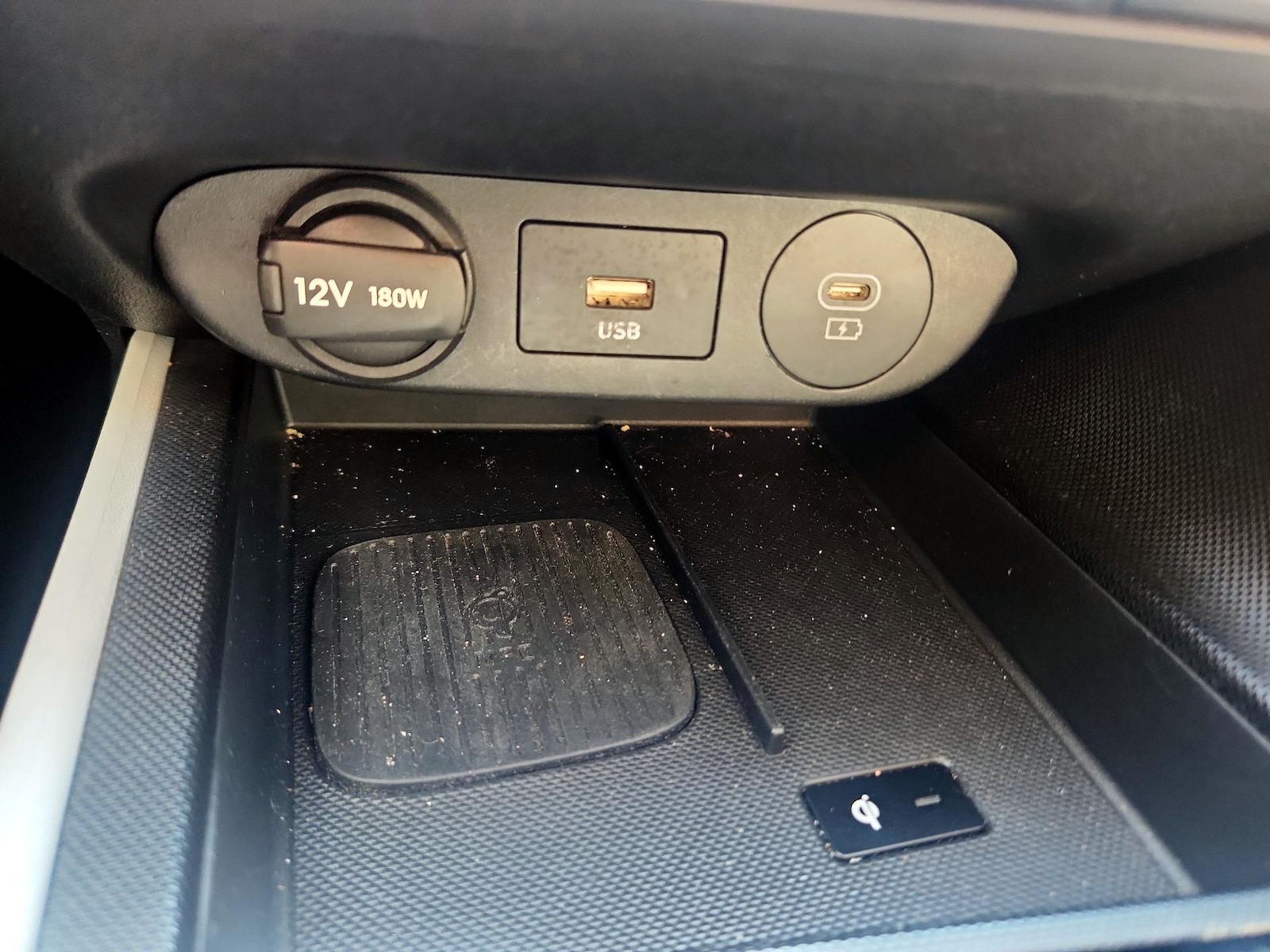 2025 Hyundai Elantra Limited - Photo 19