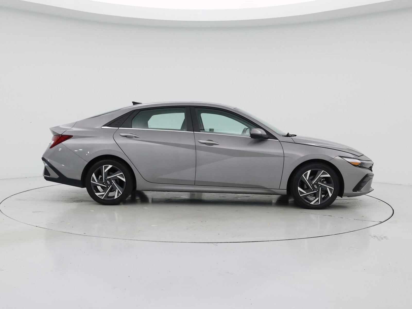 2025 Hyundai Elantra Limited - Photo 8