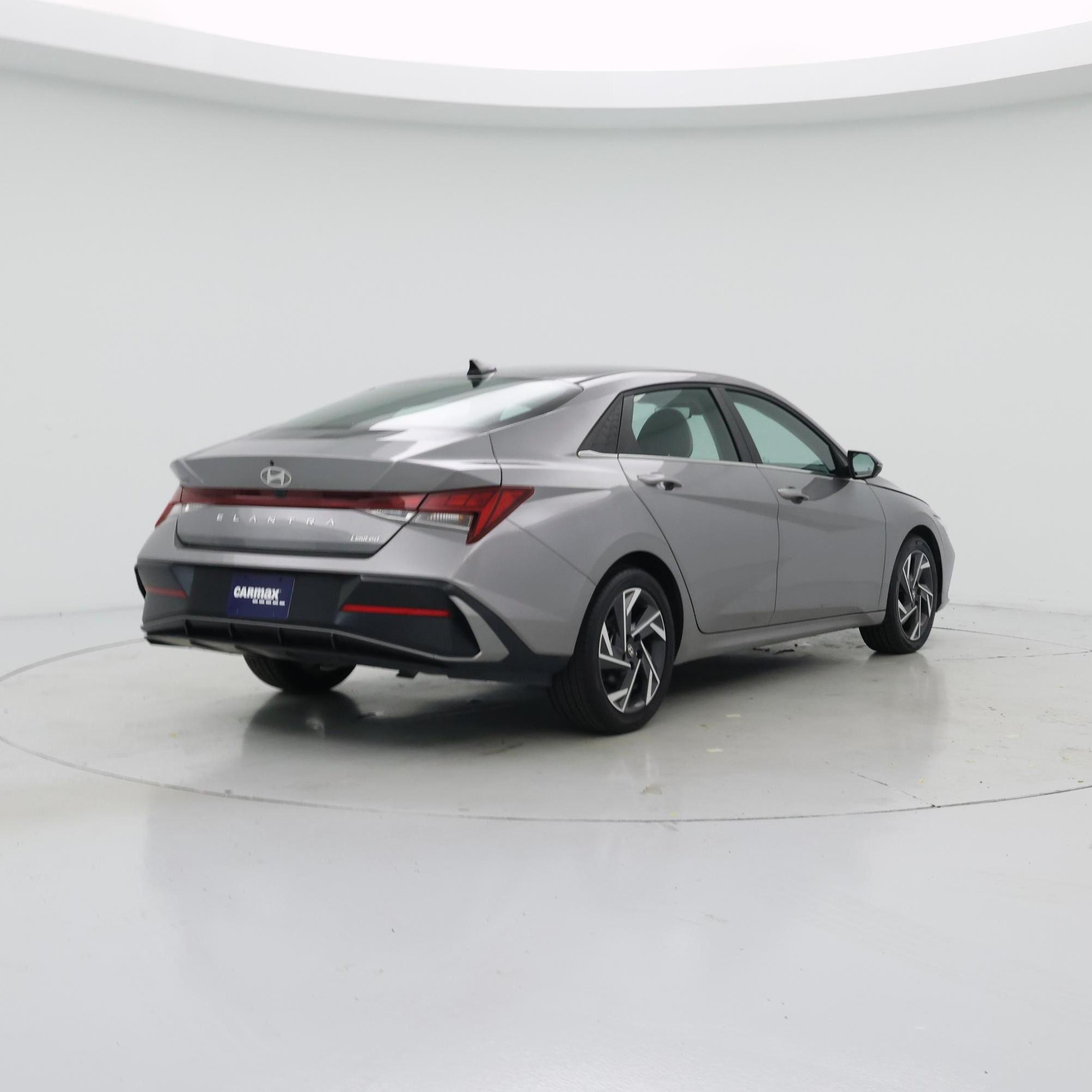 2025 Hyundai Elantra Limited - Photo 9
