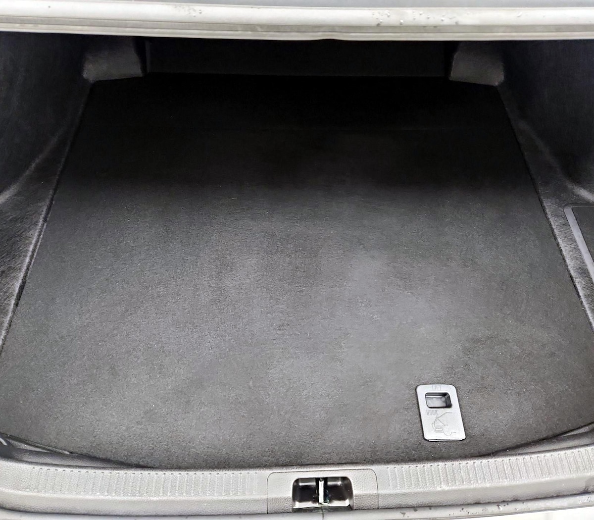 Trunk/Cargo (Seats Up)