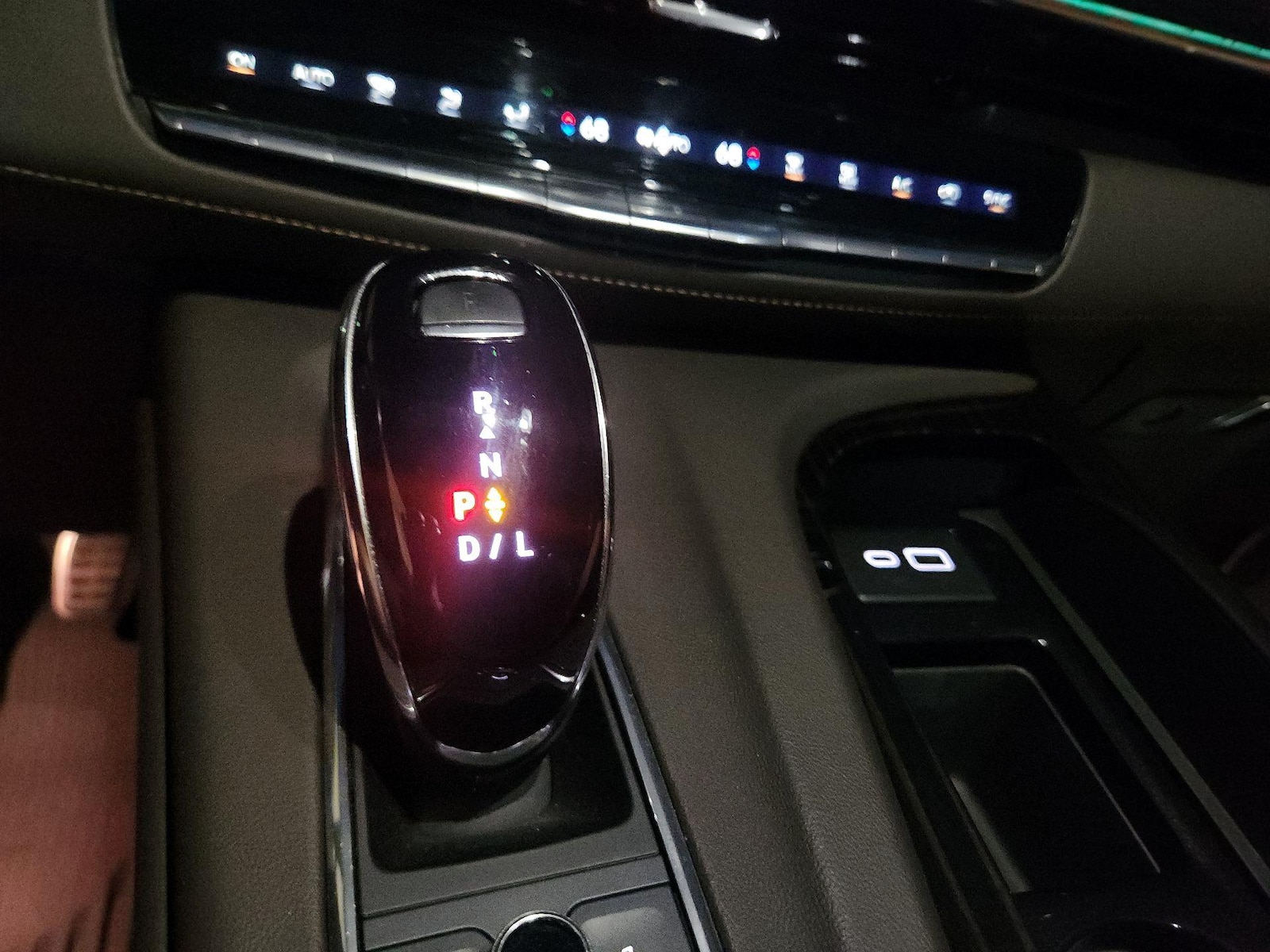 2023 Cadillac Escalade ESV Premium Luxury - Photo 19
