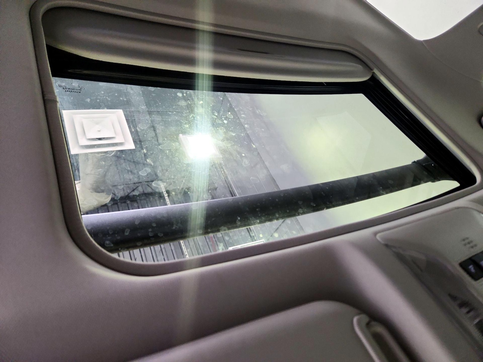 Sunroof(s) & Overhead Airbags