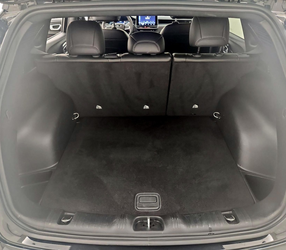 Trunk/Cargo (Seats Up)