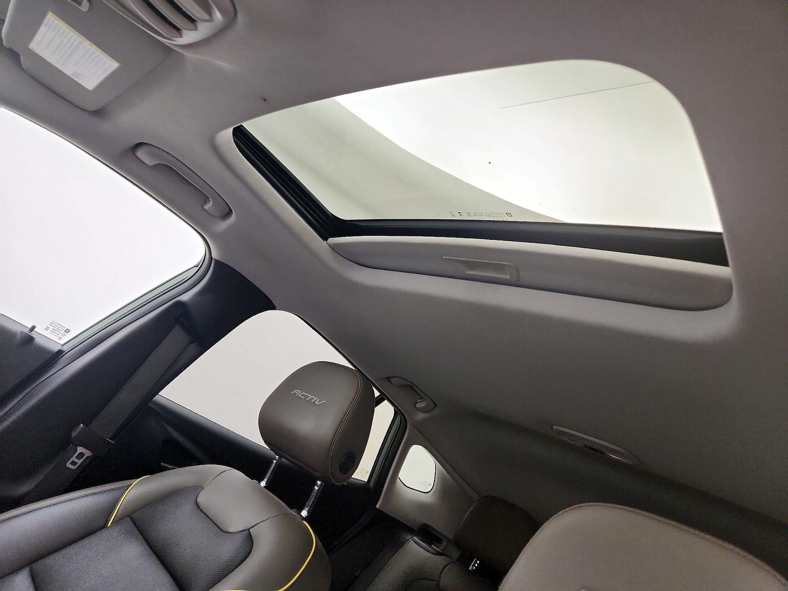 Sunroof(s) & Overhead Airbags