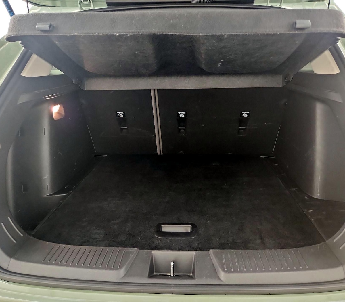 Trunk/Cargo (Seats Up)