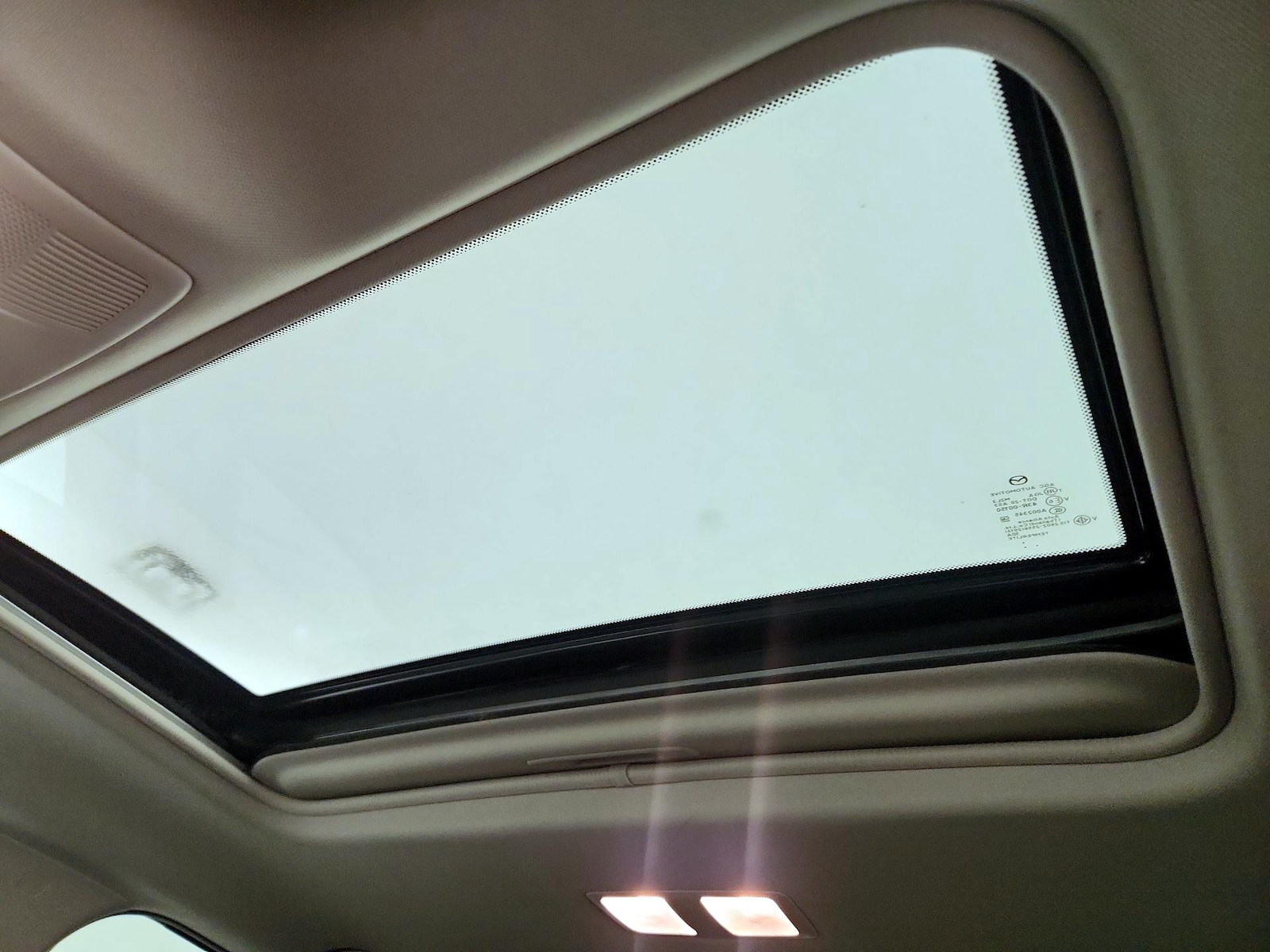 Sunroof(s) & Overhead Airbags