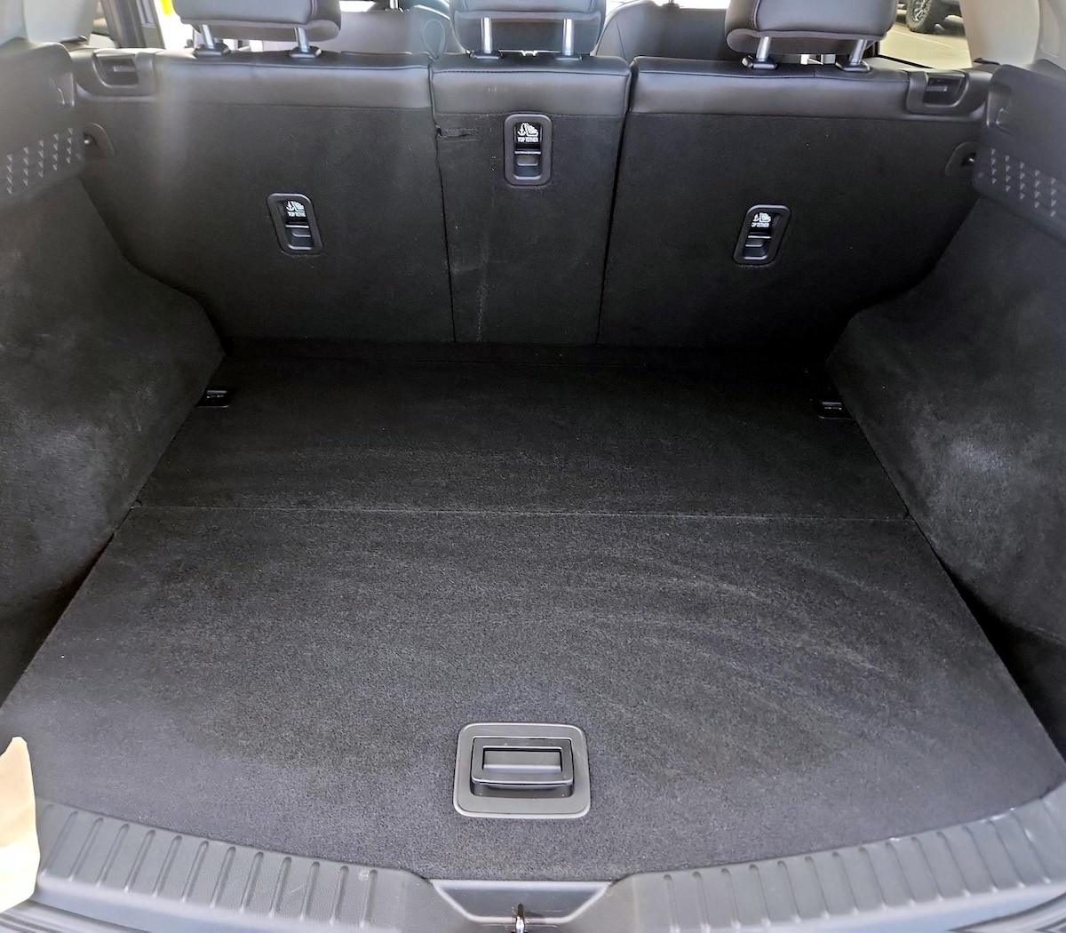 Trunk/Cargo (Seats Up)