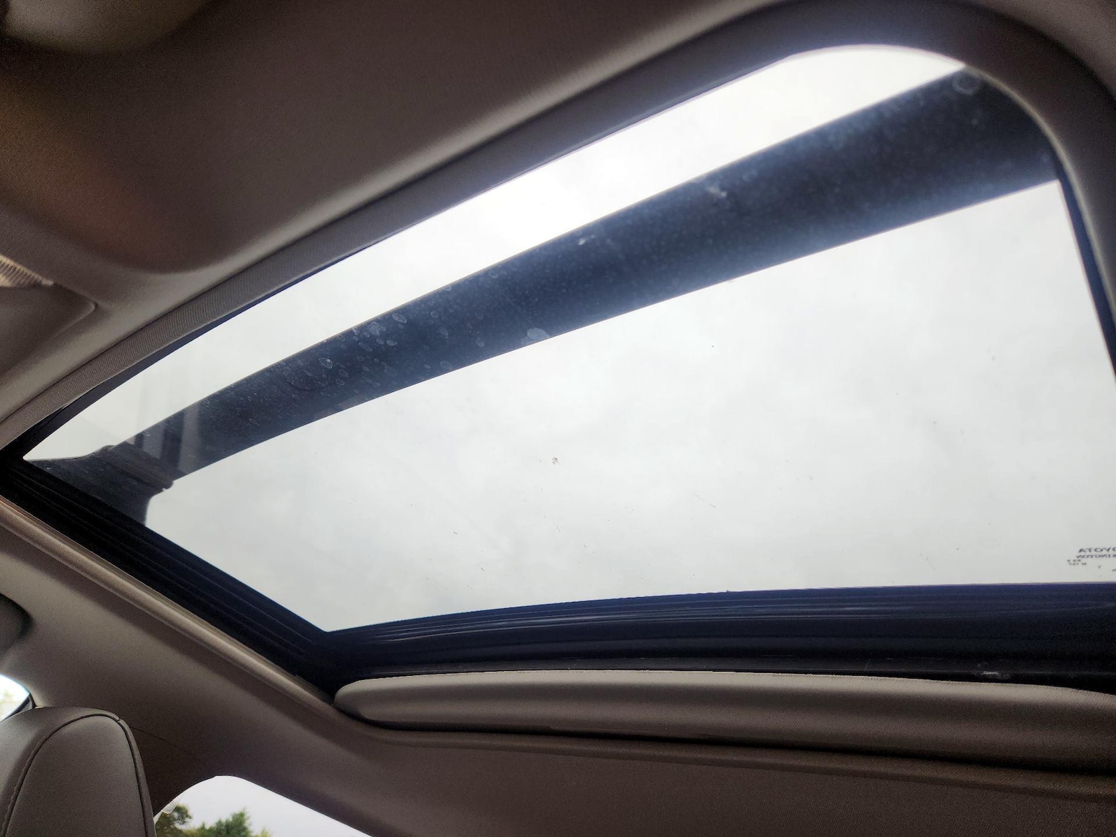Sunroof(s) & Overhead Airbags