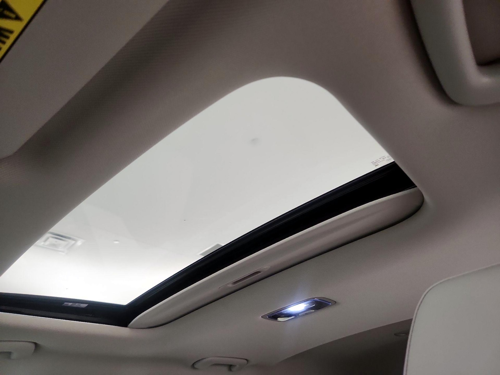 Sunroof(s) & Overhead Airbags