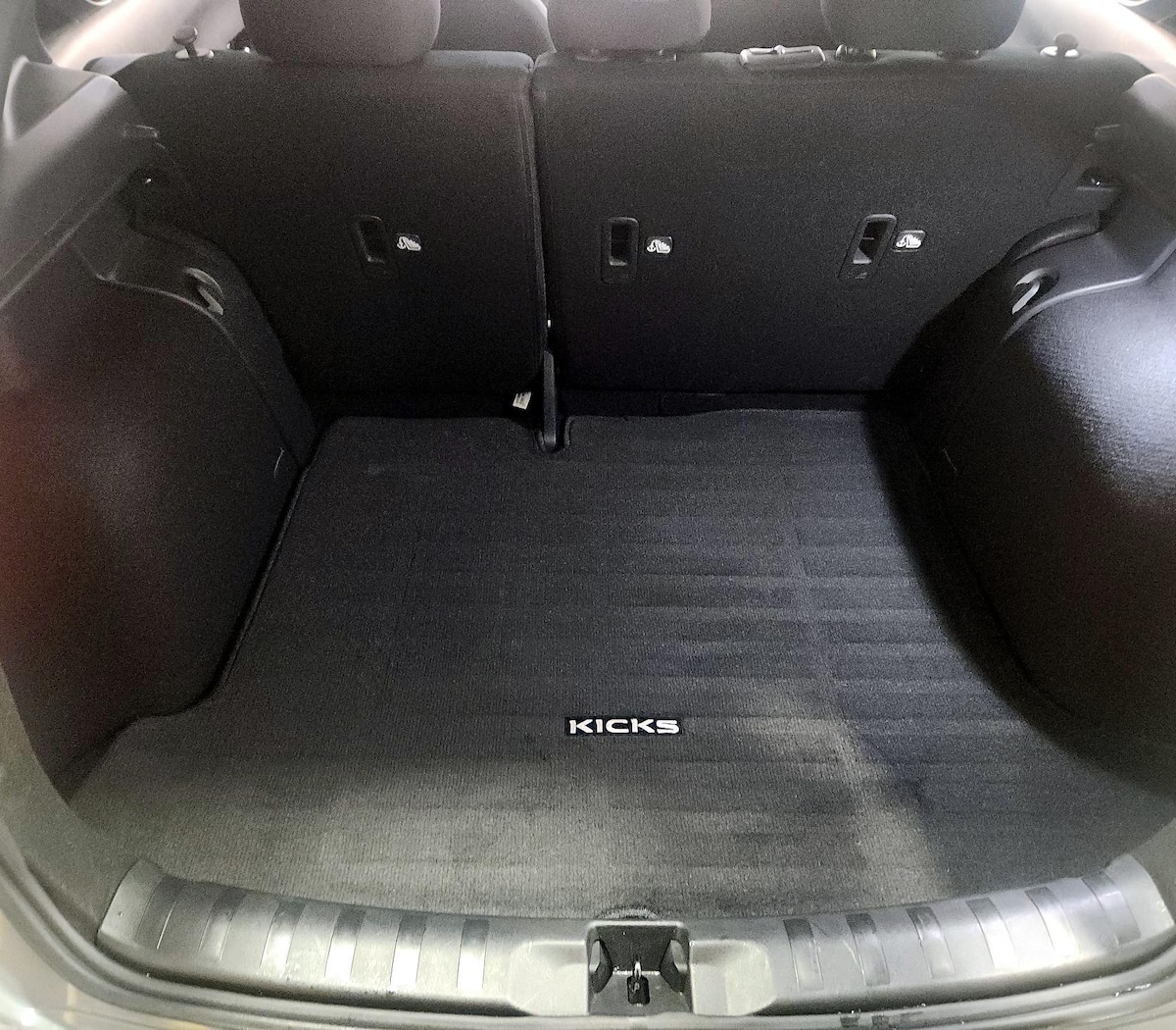 Trunk/Cargo (Seats Up)