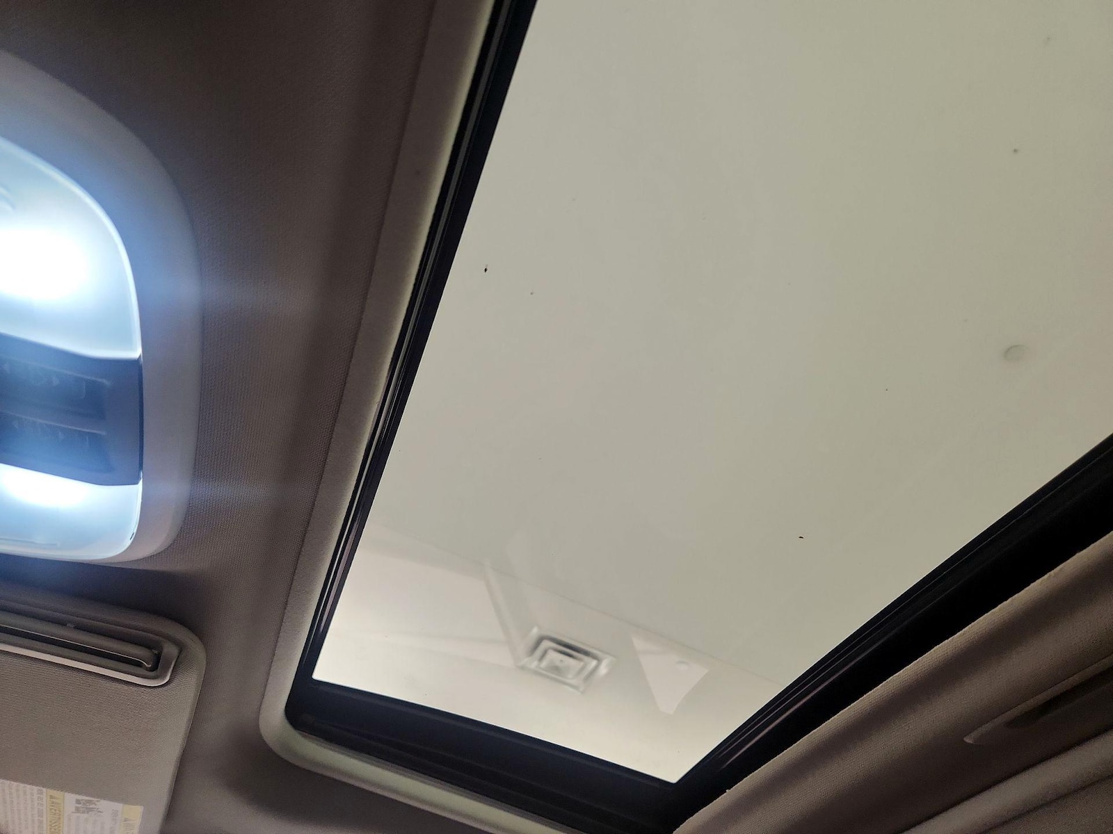 Sunroof(s) & Overhead Airbags