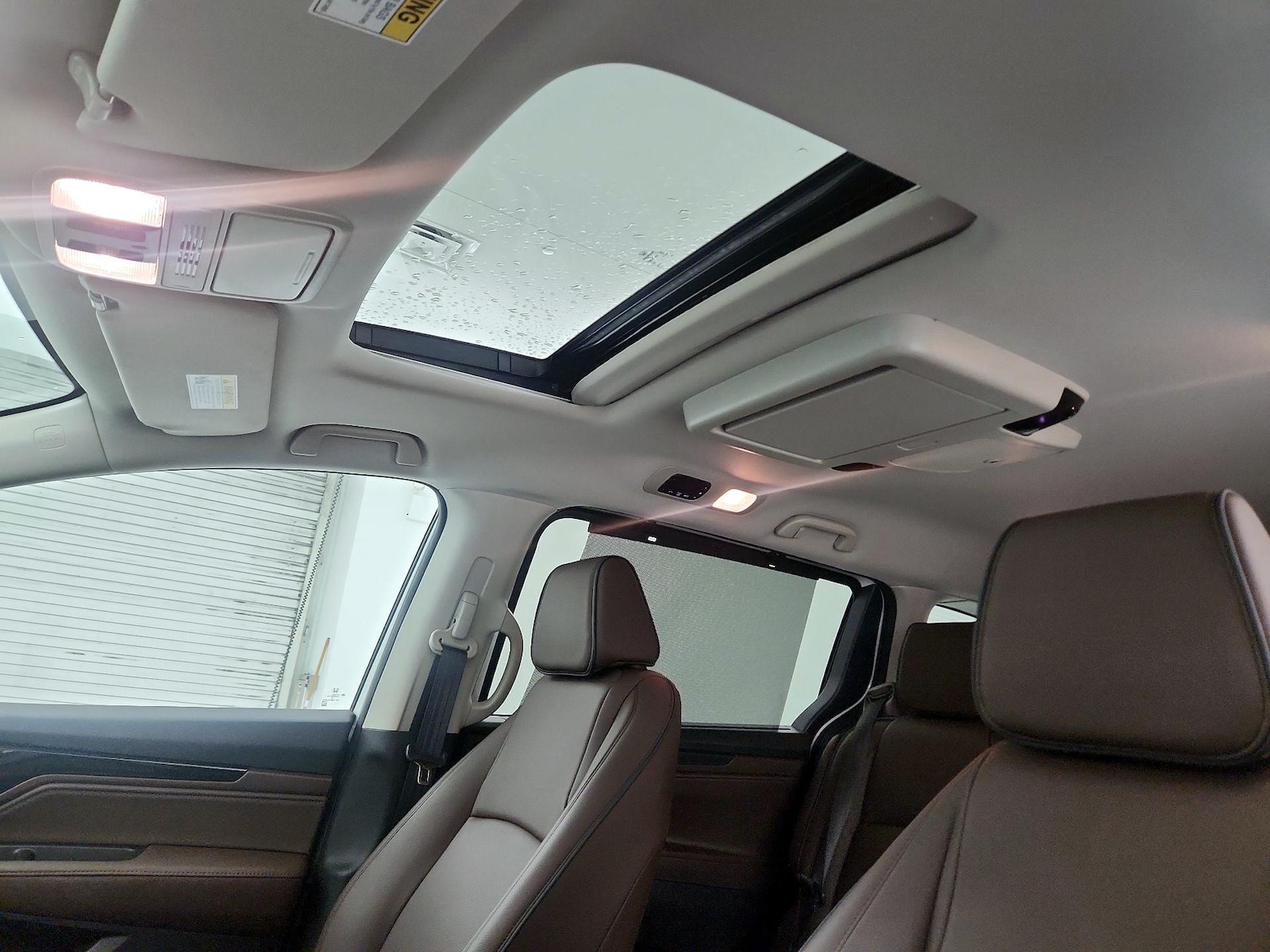 Sunroof(s) & Overhead Airbags